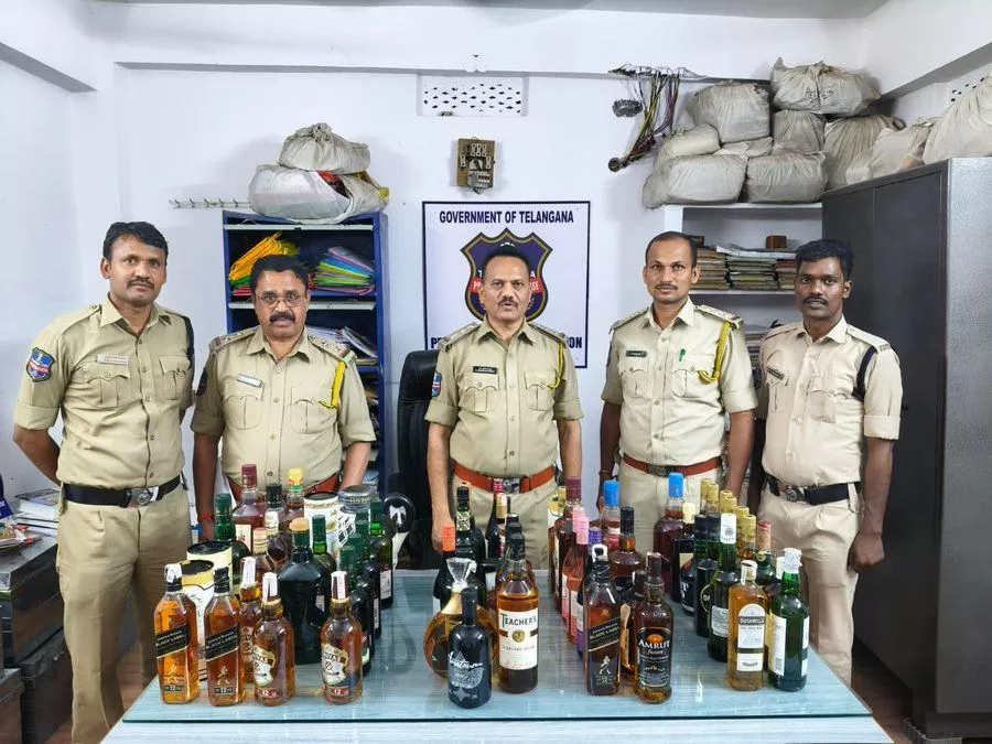 आबकारी अभियान में हैदराबाद में 78 शराब की बोतलें जब्त