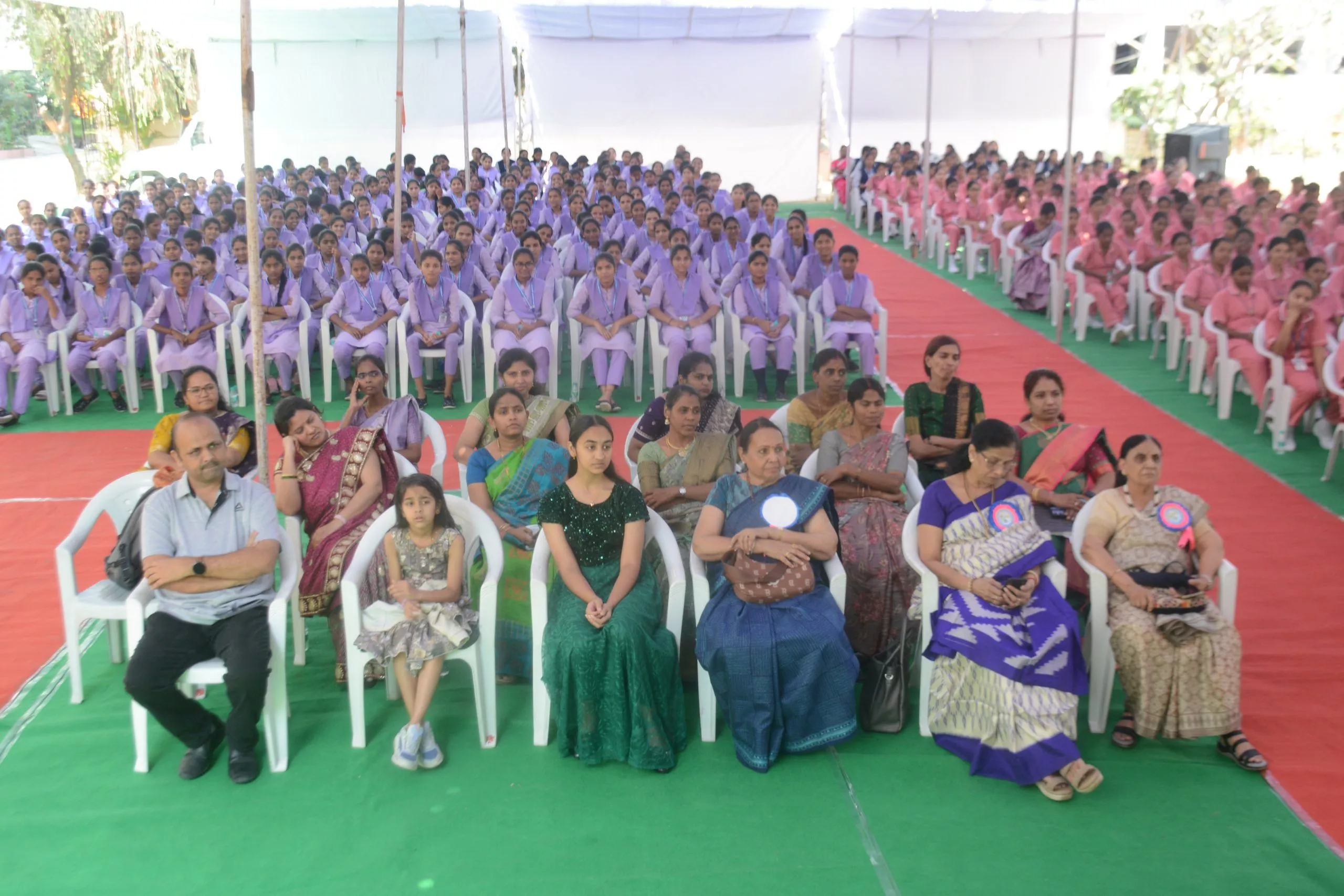 महिला दिवस समारोह में छात्राओं को पुरस्कार प्रदान किया गया