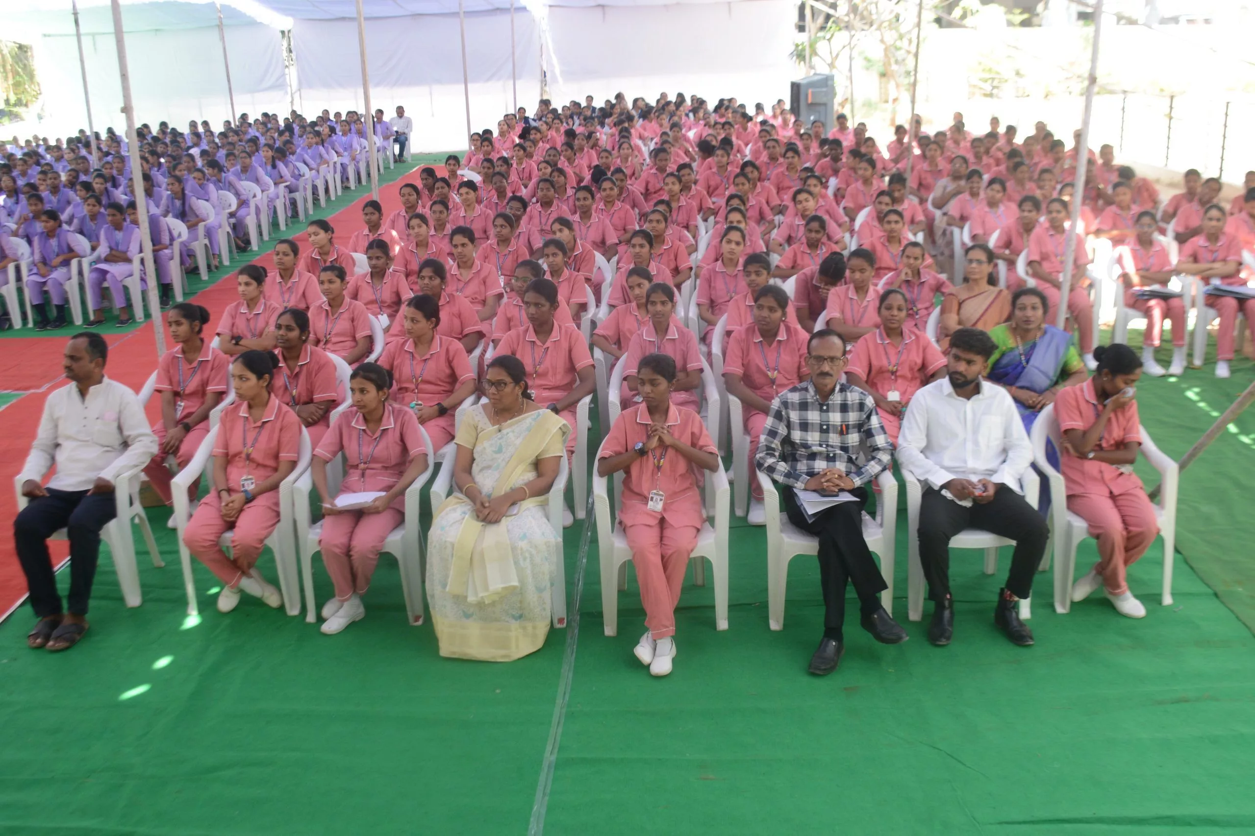 महिला दिवस समारोह में छात्राओं को पुरस्कार प्रदान किया गया