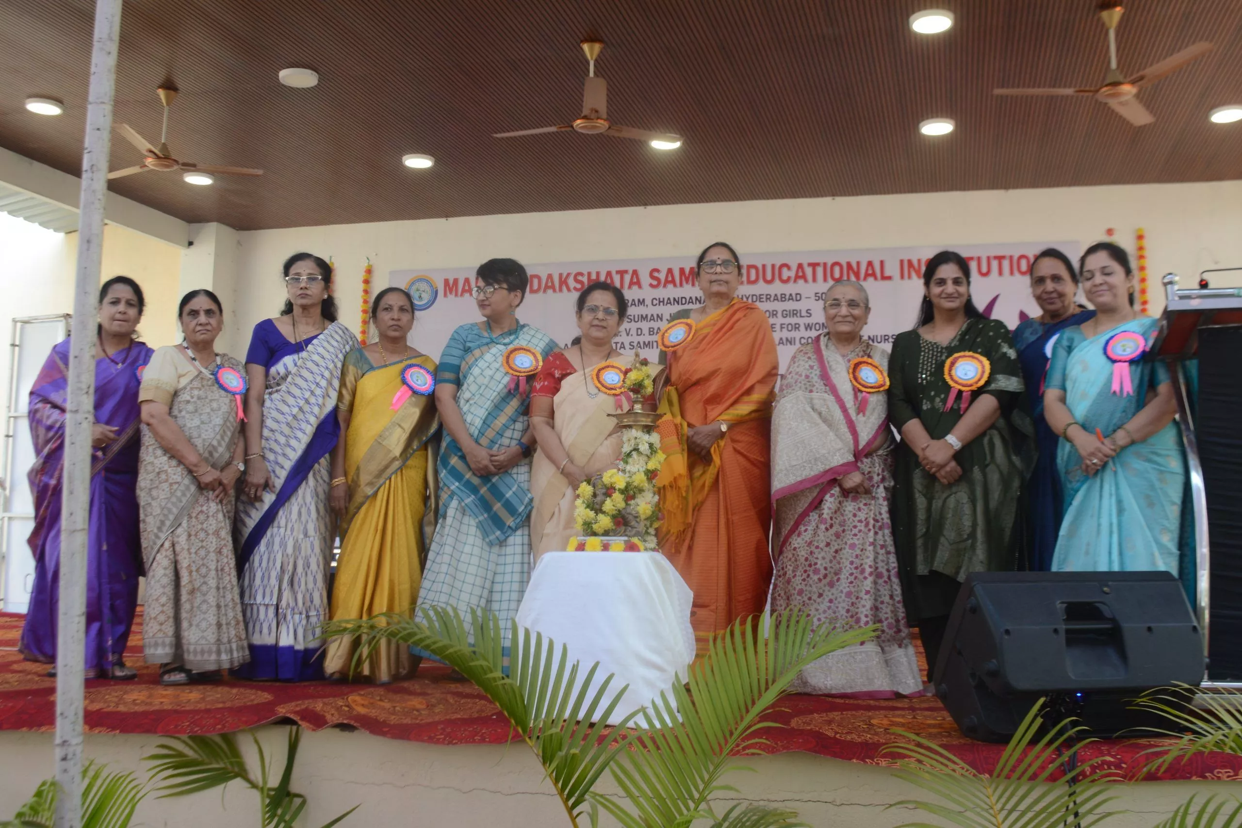 हैदराबाद में महिला दिवस कार्यक्रम में छात्राओं और अतिथियों का समागम