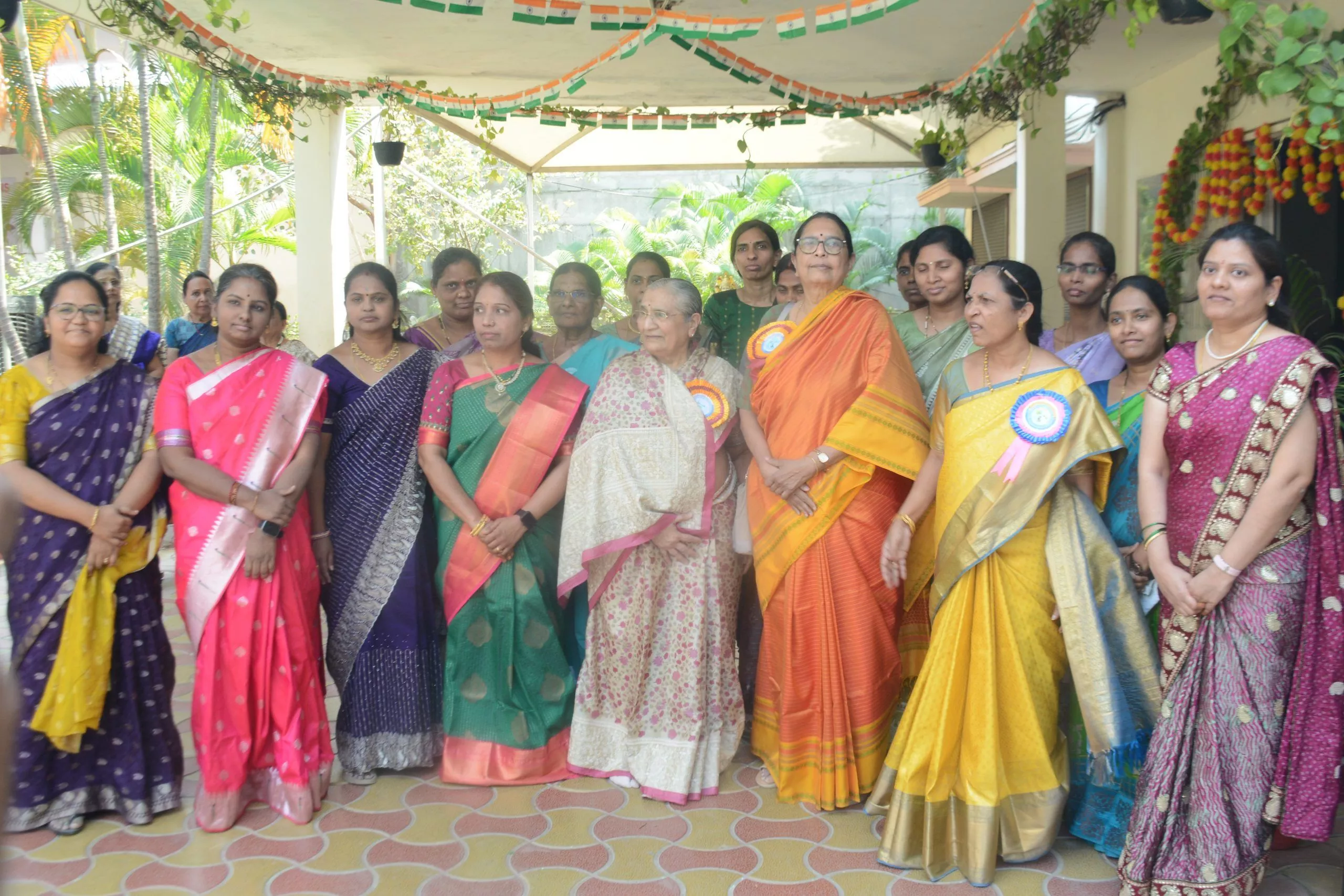 महिला दिवस समारोह में छात्राओं को पुरस्कार प्रदान किया गया