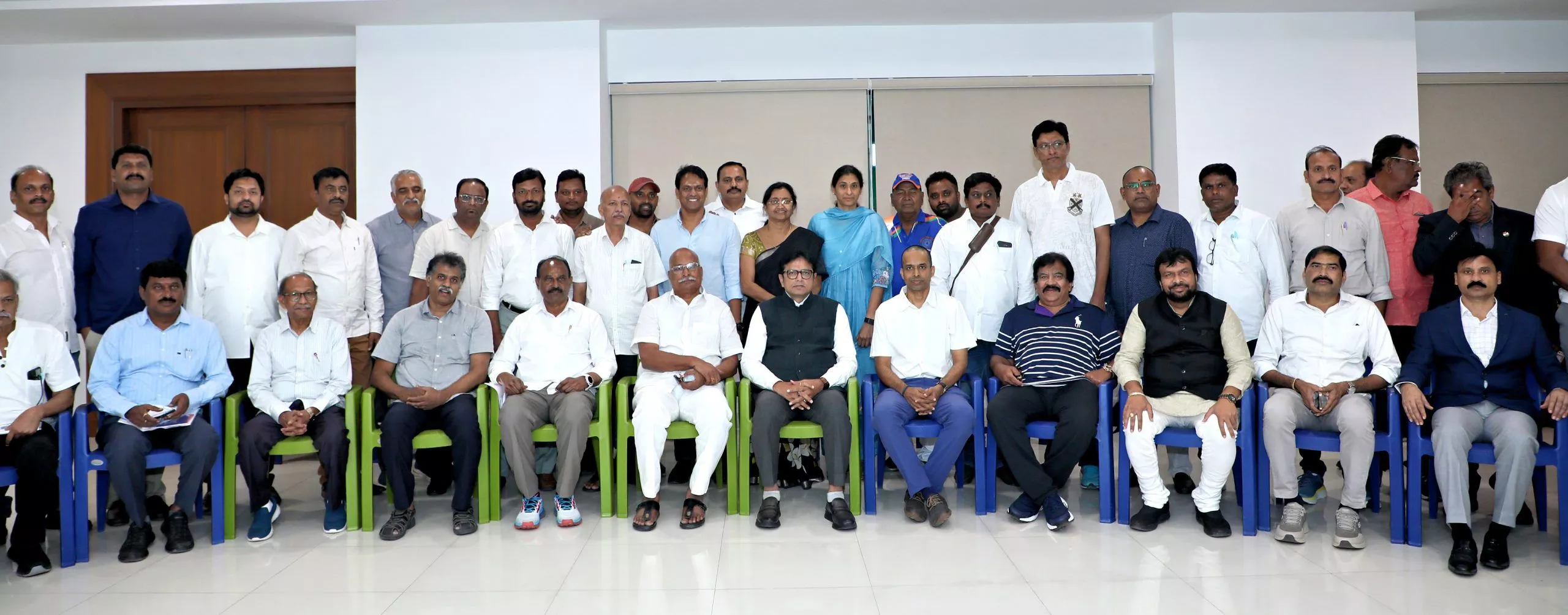 डी. श्रीधर बाबू और गोपीचंद बैट चुनाव के बाद