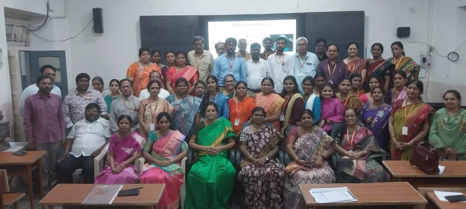 हिन्दी महाविद्यालय में अकादमिक ऑडिट के दौरान निरीक्षण