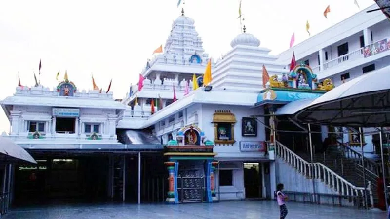 काचीगुड़ा खाटू श्याम मंदिर में भक्तों की भीड़