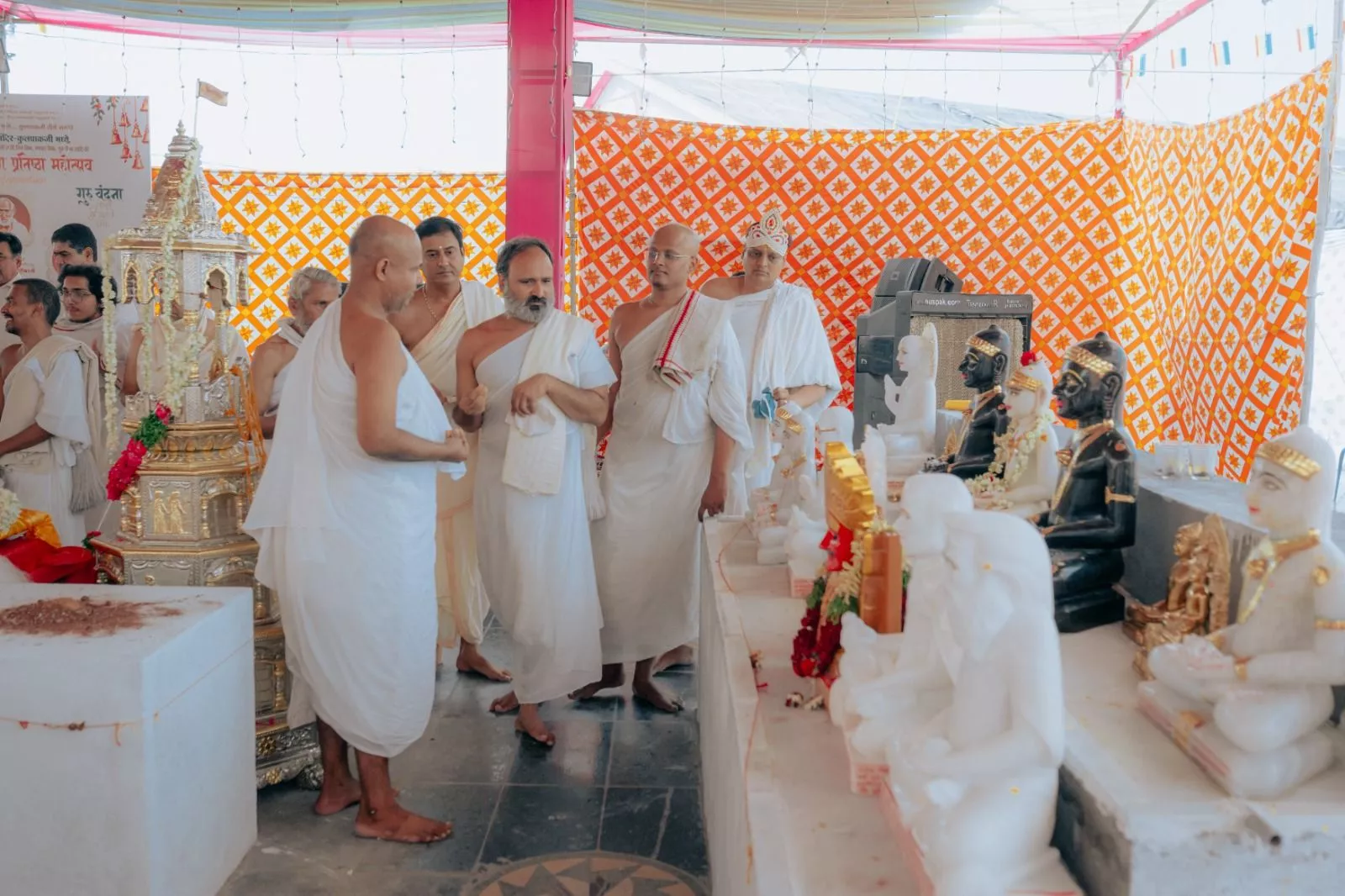 जैन मंदिर में प्रतिष्ठा महोत्सव का आयोजन