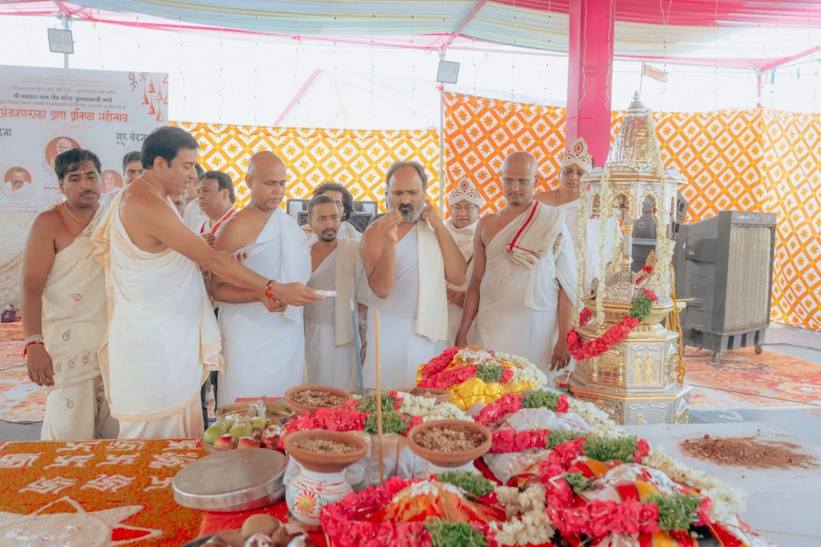 जैन मंदिर में प्रतिष्ठा महोत्सव का आयोजन