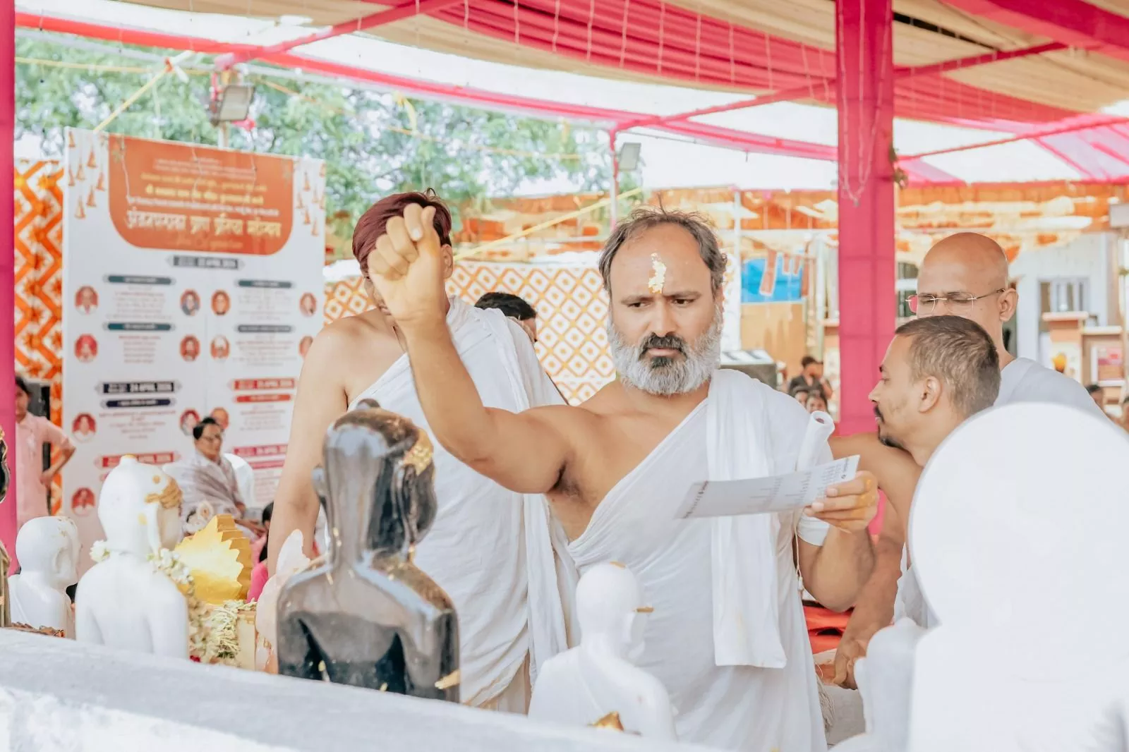 जैन मंदिर में प्रतिष्ठा महोत्सव का आयोजन