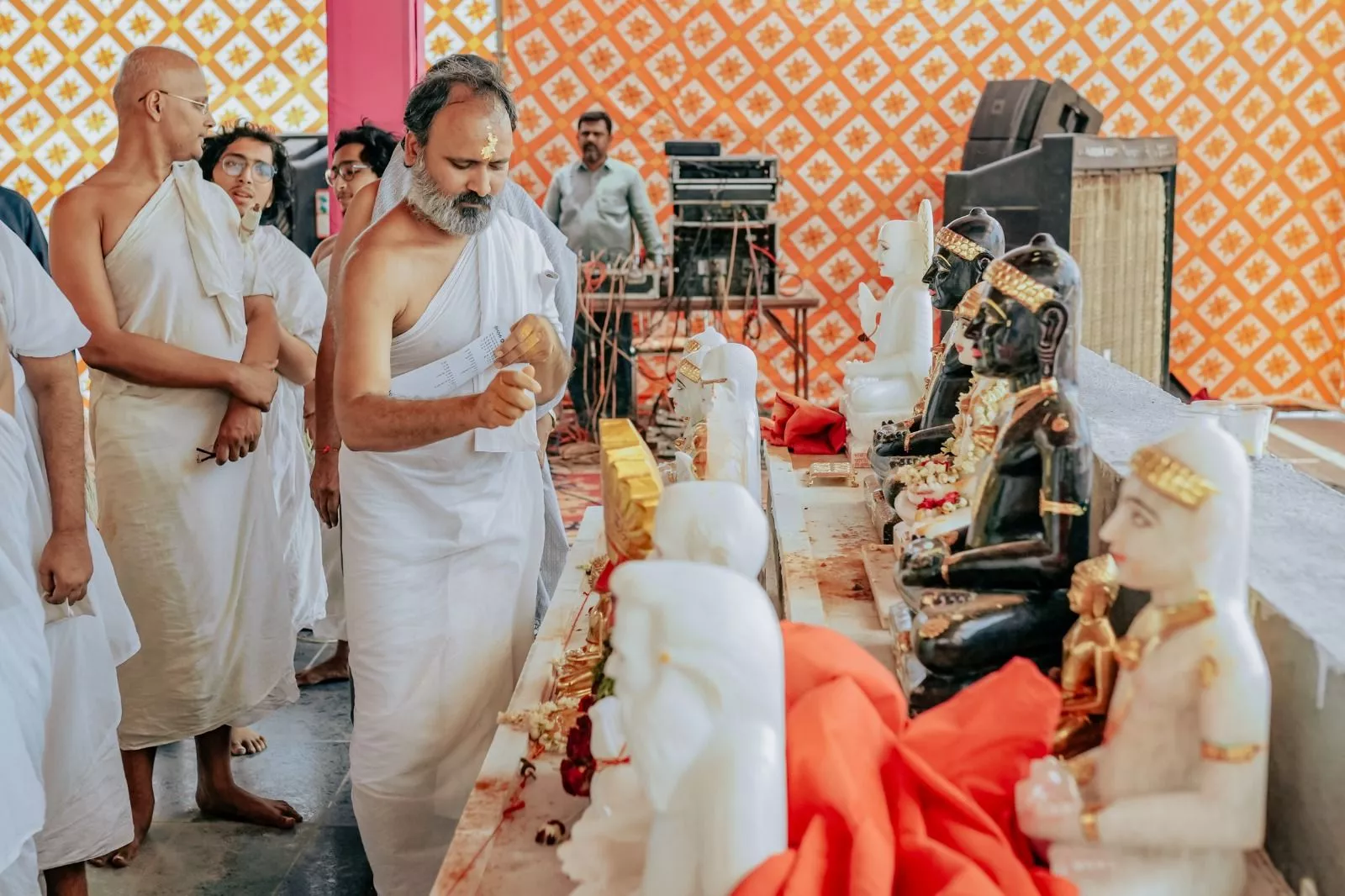 जैन मंदिर में प्रतिष्ठा महोत्सव का आयोजन