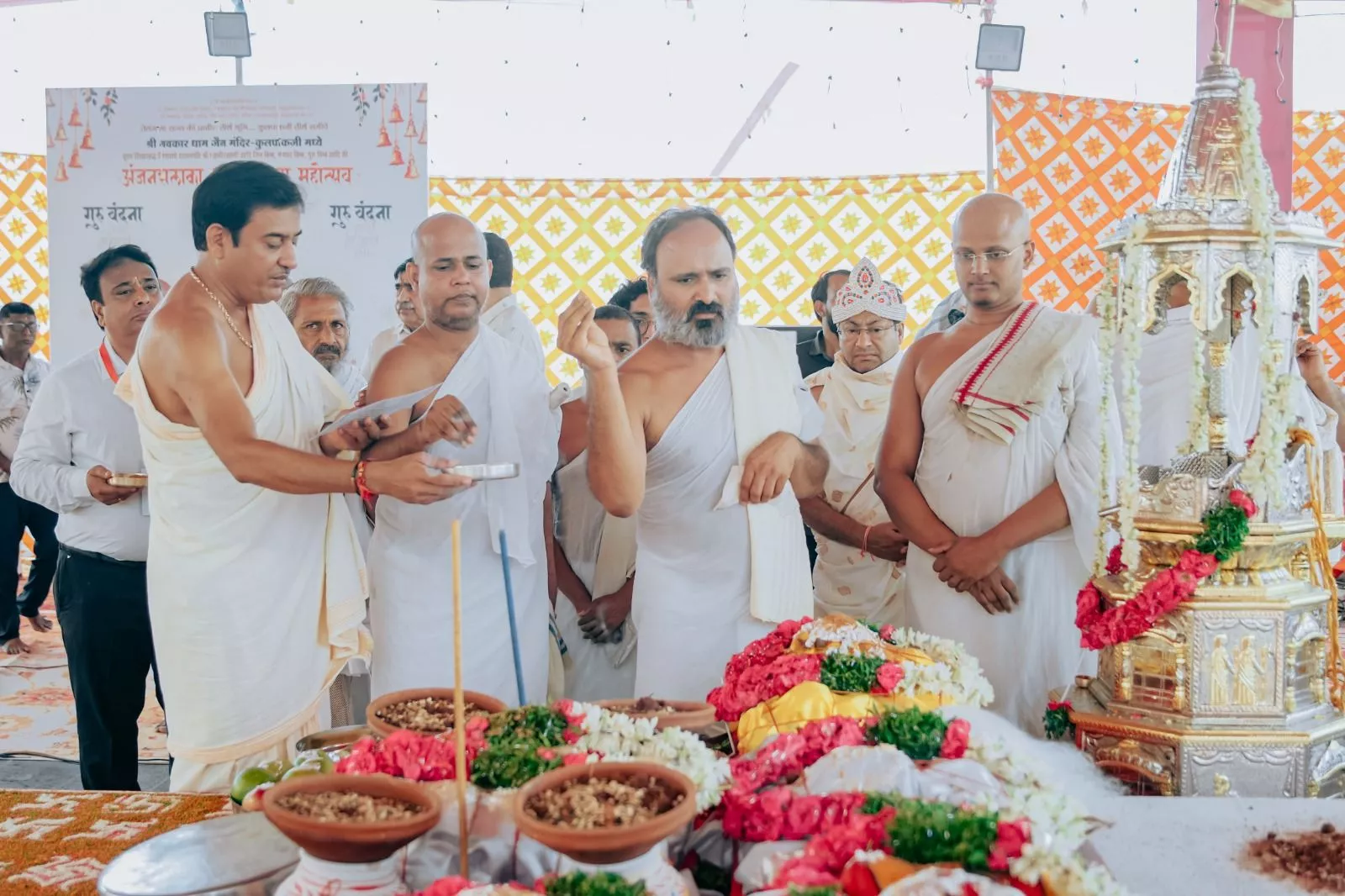 जैन मंदिर में प्रतिष्ठा महोत्सव का आयोजन