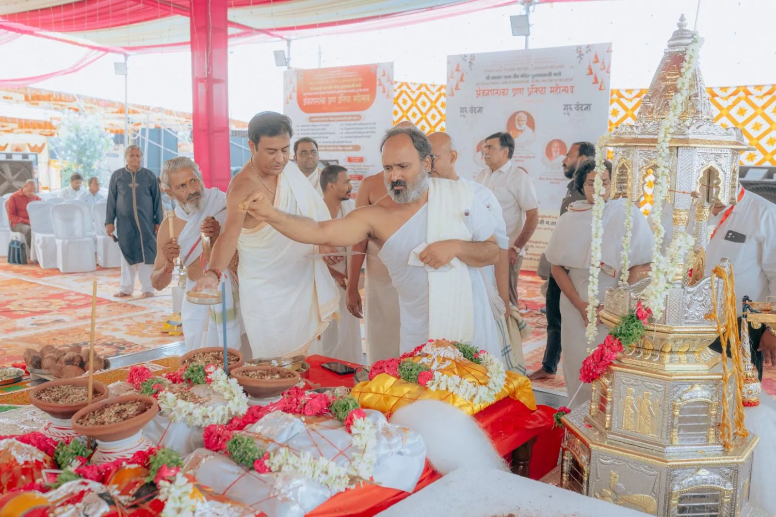 जैन मंदिर में प्रतिष्ठा महोत्सव का आयोजन