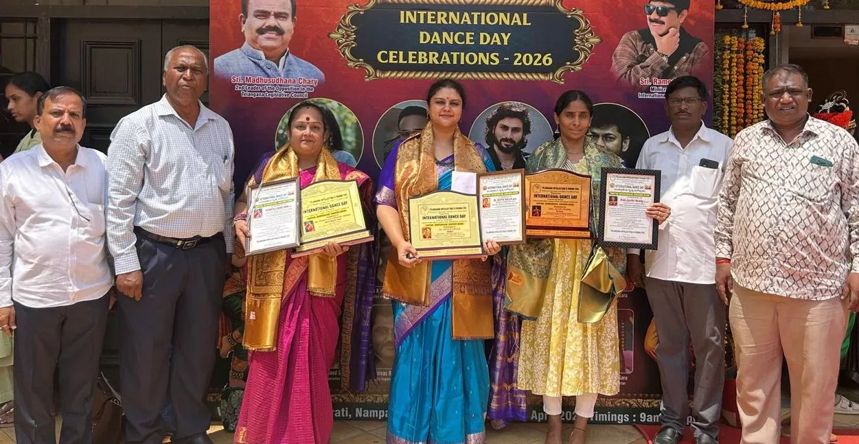 विश्व नृत्य दिवस कार्यक्रम में कलाकारों का सम्मान