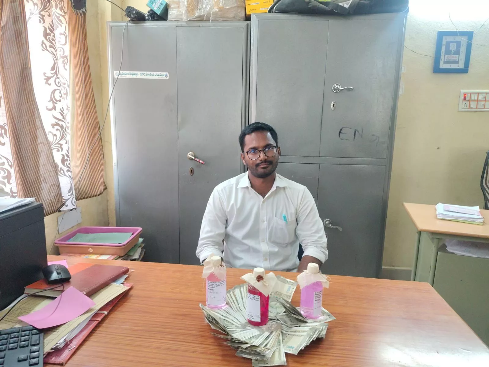 एसीबी द्वारा इंजीनियर को रिश्वत लेते गिरफ्तार