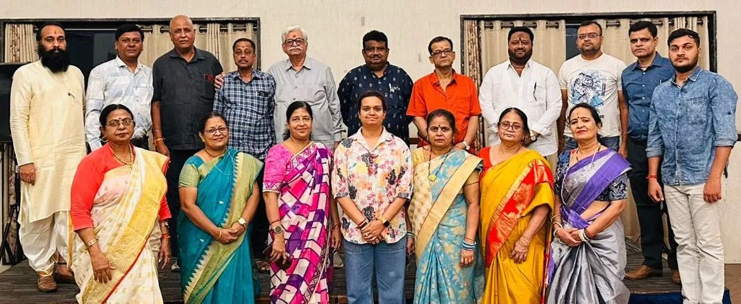 सम्मेलन की तैयारी बैठक में शामिल पदाधिकारी