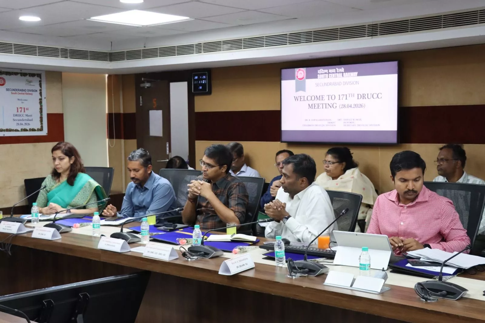 रेलवे सुविधाओं और सेवाओं पर हुई समिति बैठक