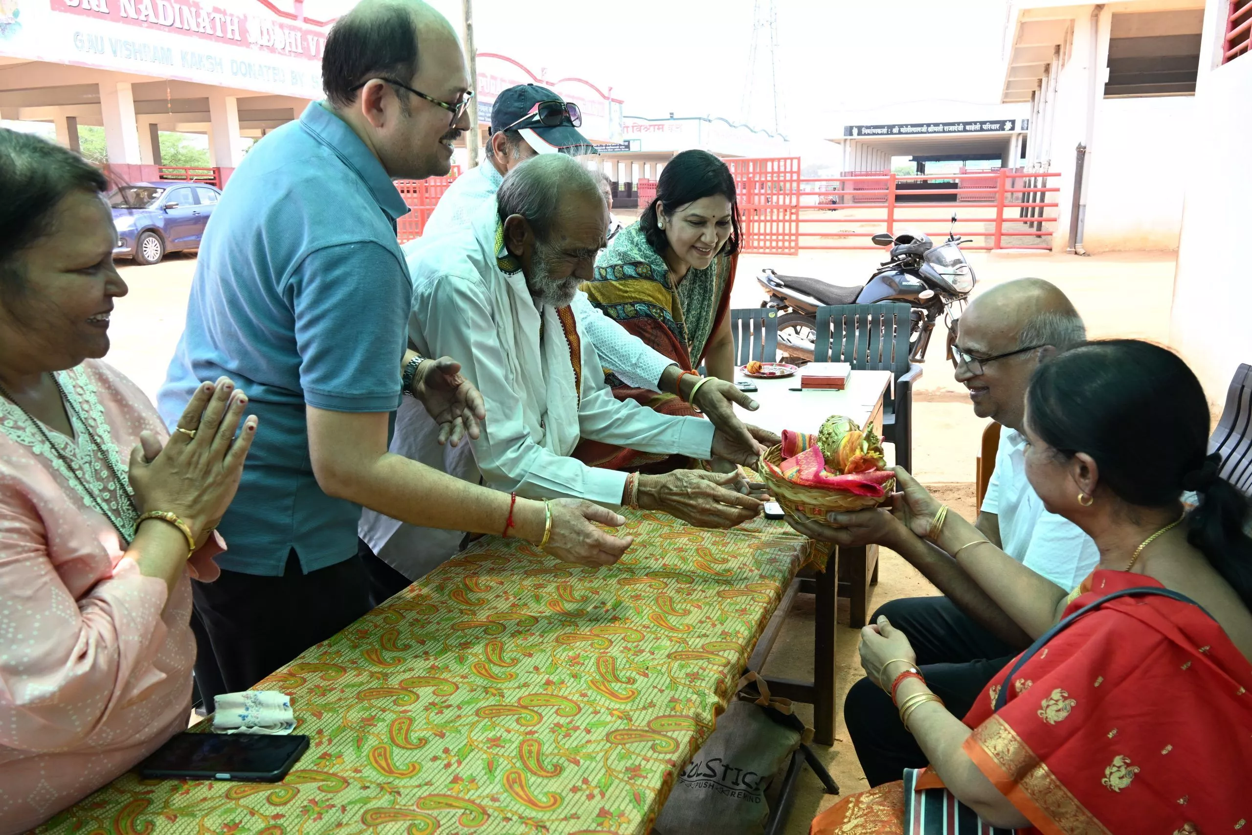 गौशाला में नए शेड का उद्घाटन और किसानों को लाभ