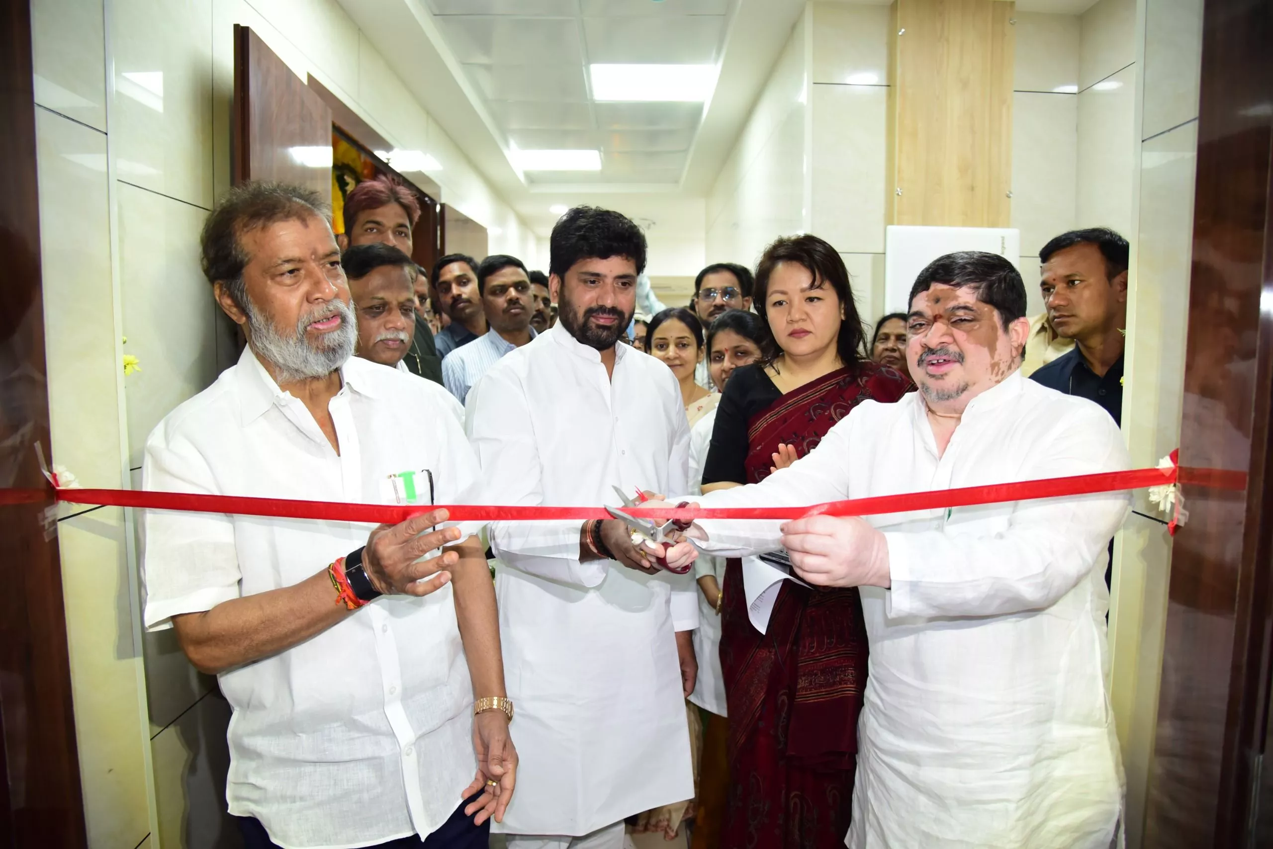 निज़ाम इंस्टीट्यूट में एडवांस्ड कैंसर मशीन का उद्घाटन