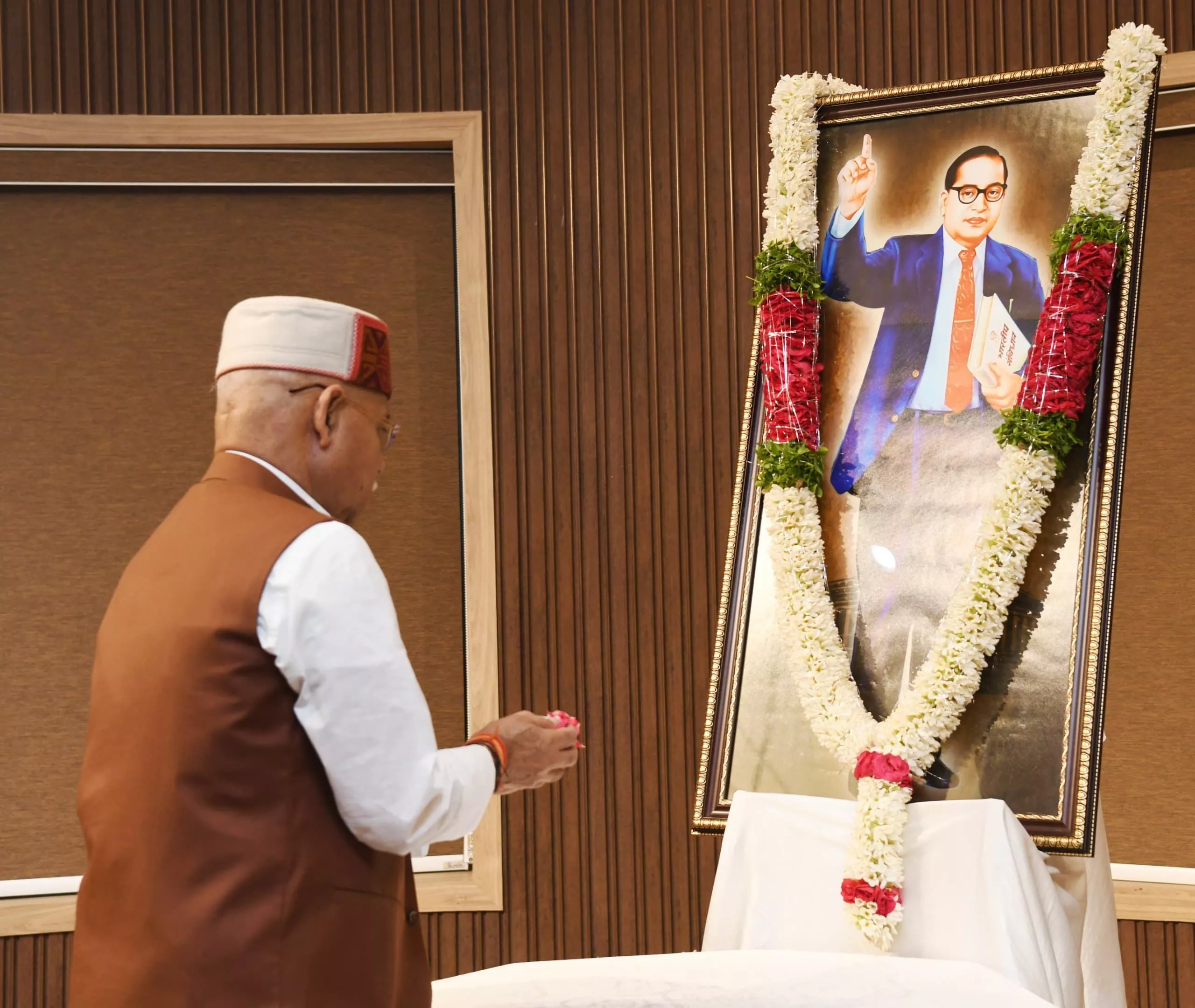 लोक भवन में अंबेडकर जयंती पर श्रद्धांजलि कार्यक्रम