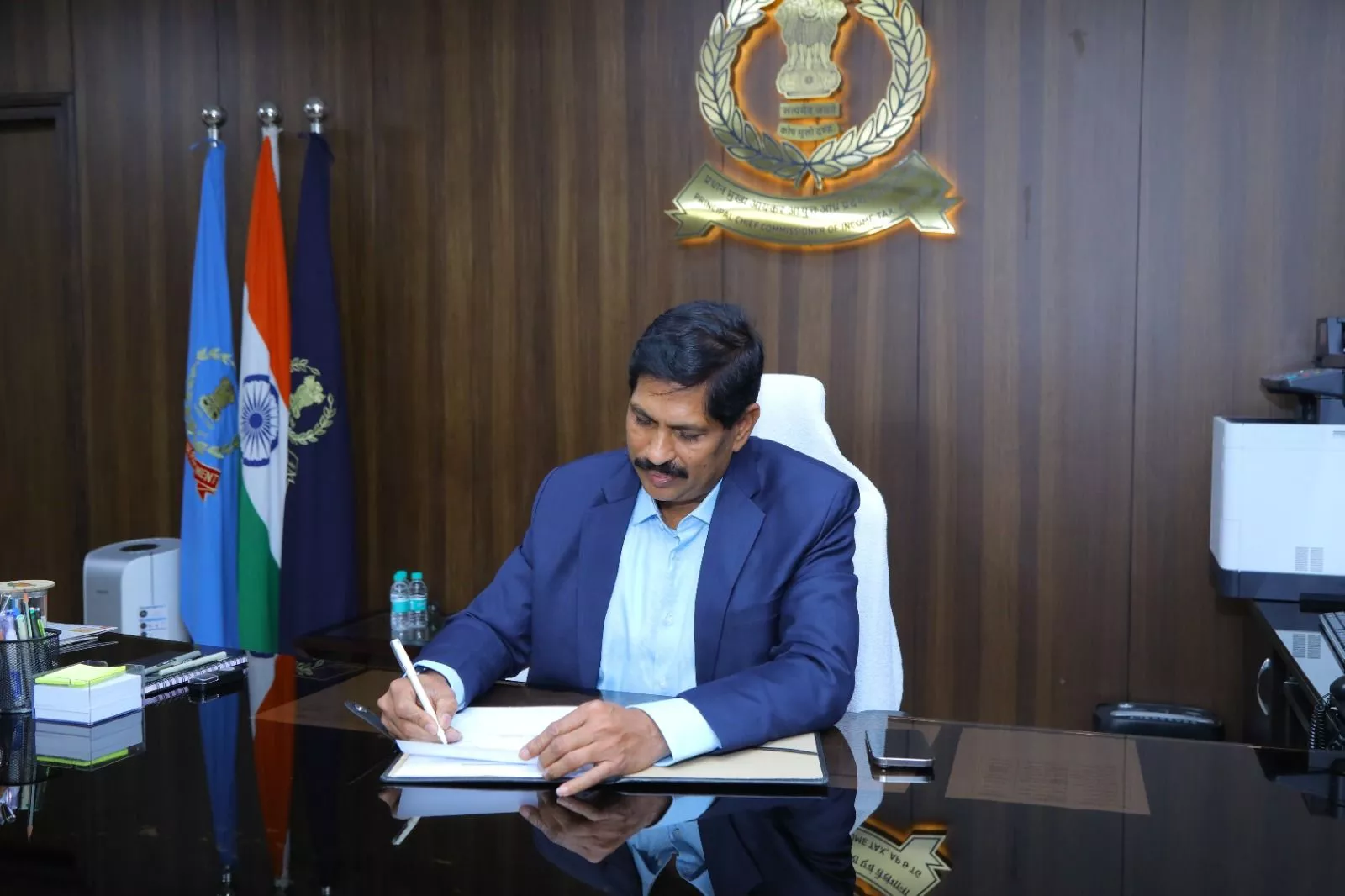 सुरेश बत्तिनी ने आयकर आयुक्त का कार्यभार संभाला