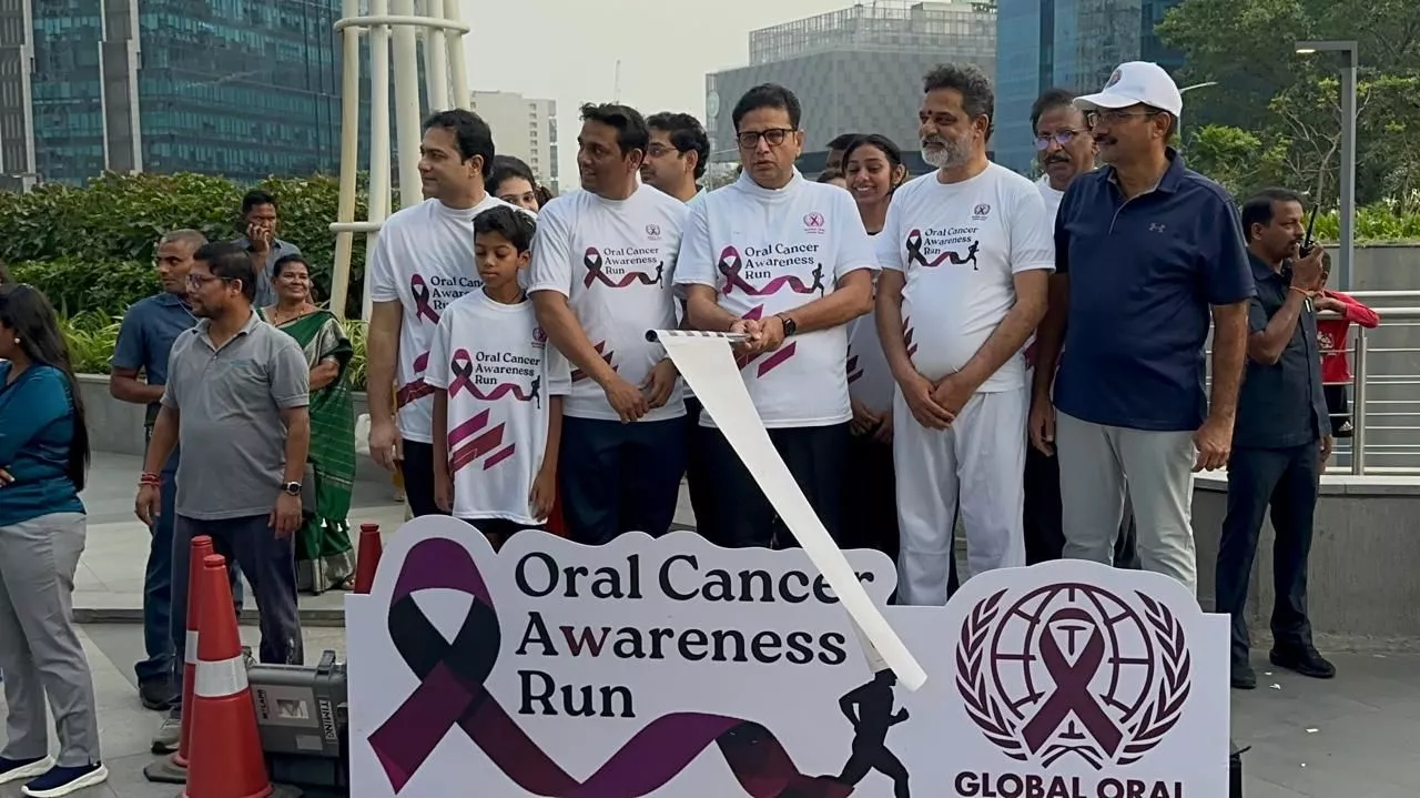 ओरल कैंसर जागरूकता मैराथन को झंडी दिखाते मंत्री