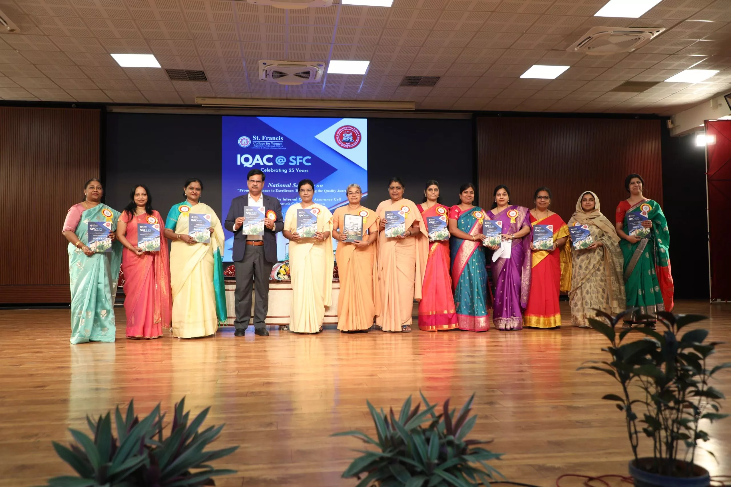 सेंट फ्रांसिस कॉलेज फॉर वूमेन, बेगमपेट में आयोजित राष्ट्रीय सेमिनार का दृश्य। 
