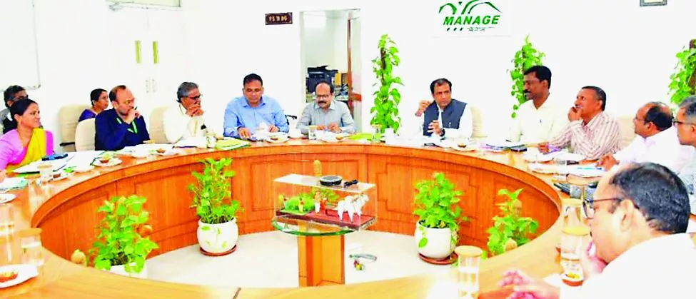 संजय अग्रवाल ने मैनेज में कृषि योजनाओं की समीक्षा की
