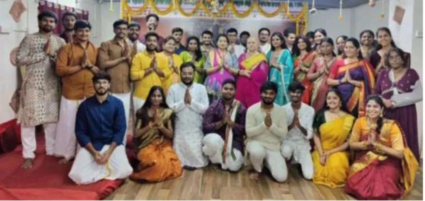 छात्रों का जीवंत ग्राम थीम कार्यक्रम