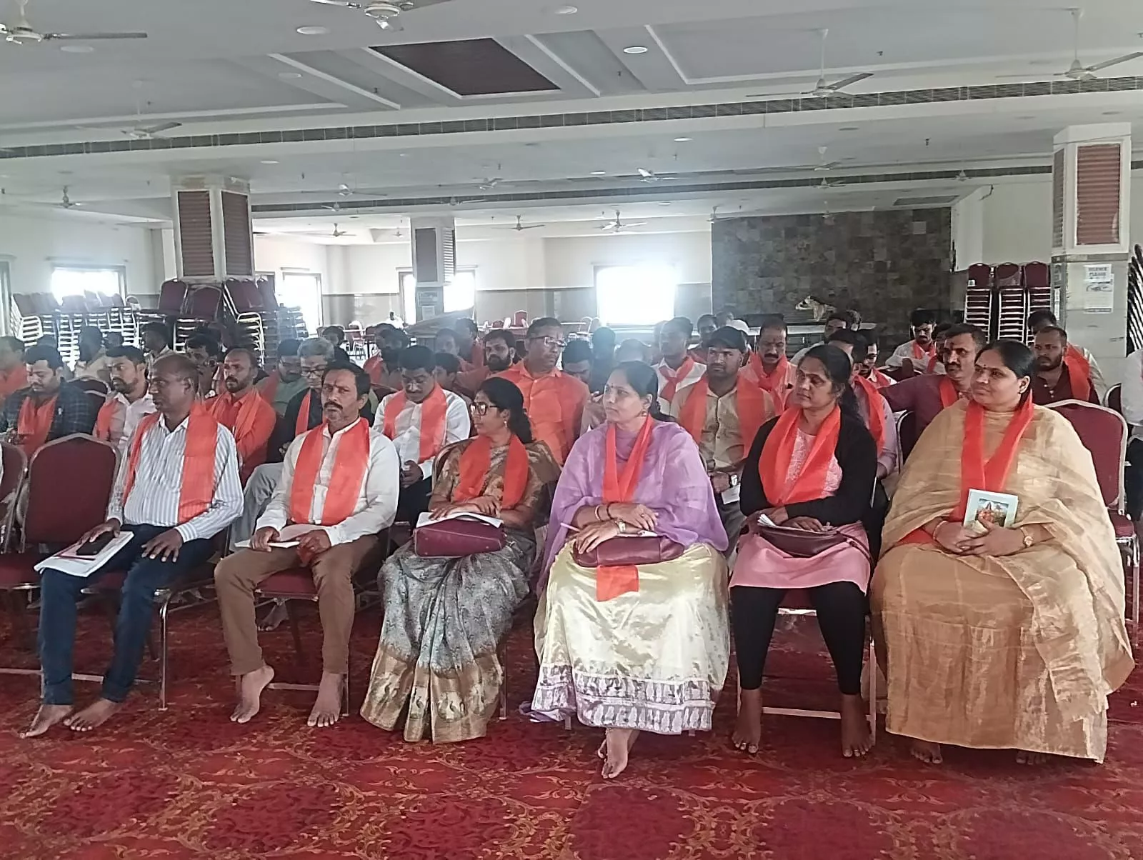 भाग्यनगर गौशाला में बैठक करते विहिप पदाधिकारी