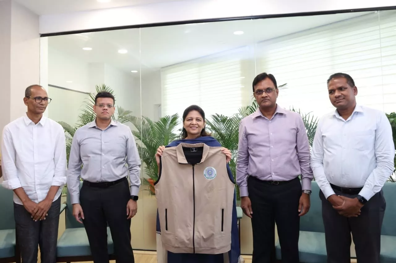 अवैध रेत खनन पर कार्रवाई का दृश्य