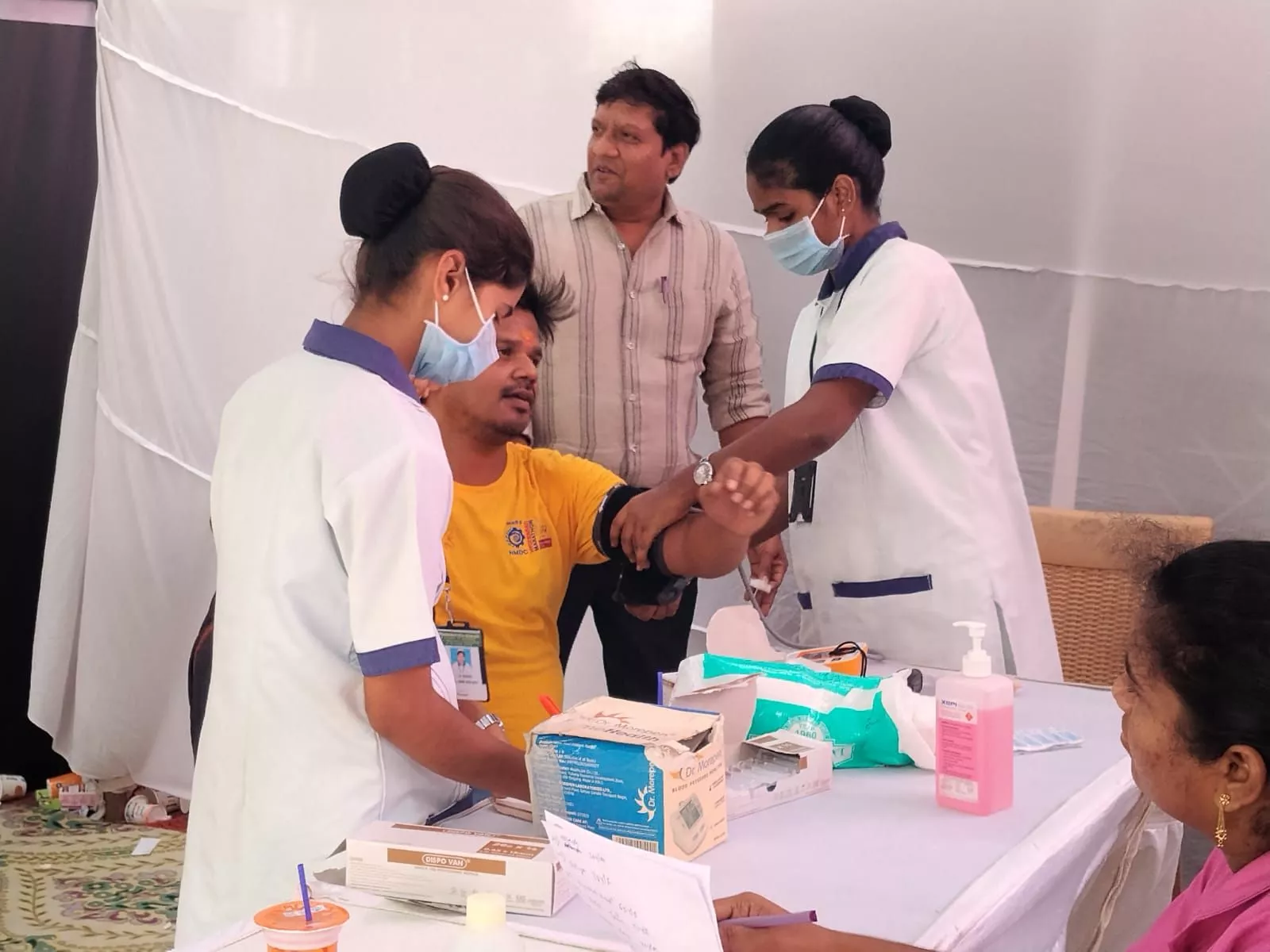 महावीर अस्पताल में जन्म कल्याणक पर प्रतिमा पर माल्यार्पण