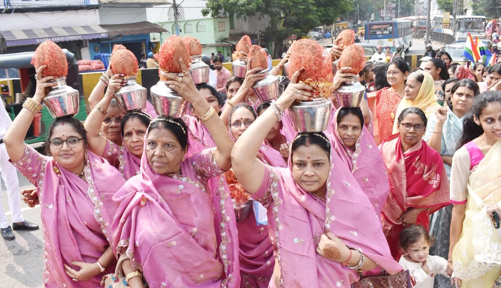 हैदराबाद में महावीर जन्म कल्याणक महोत्सव का दृश्य