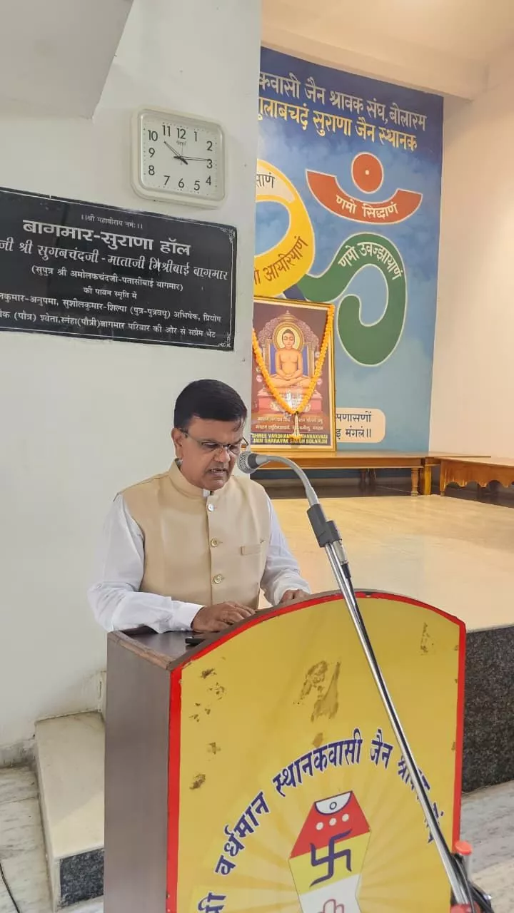 महावीर जन्म कल्याणक पर निकाली गई प्रभातफेरी