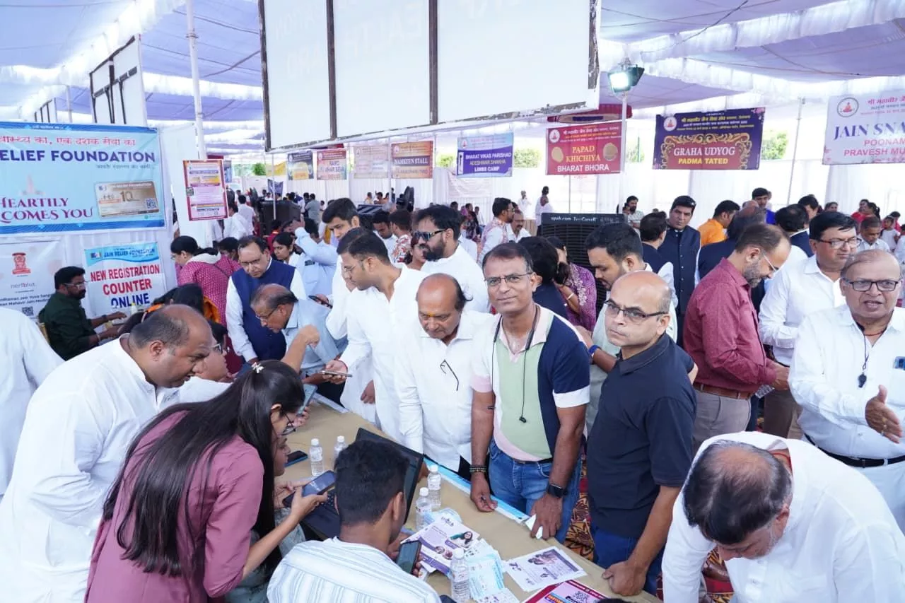 जेआरएफ हेल्थ कार्ड मेगा ड्राइव में लोगों का पंजीकरण