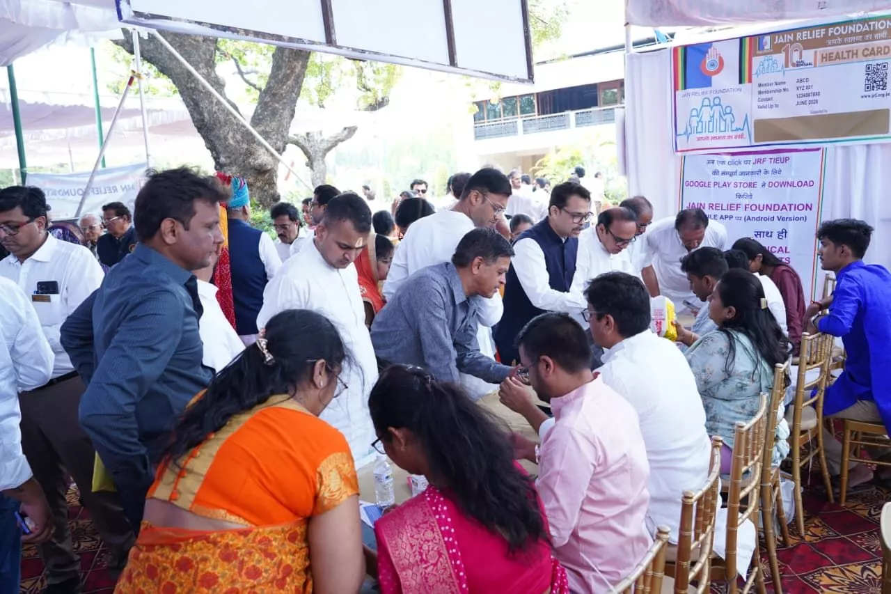 जेआरएफ हेल्थ कार्ड मेगा ड्राइव में लोगों का पंजीकरण