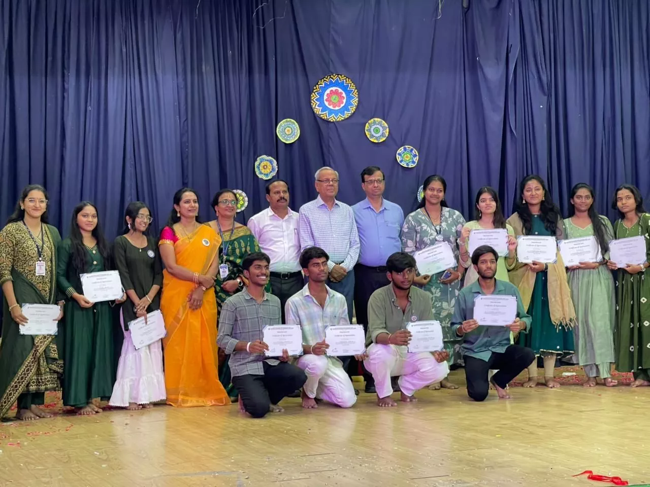 बद्रुका कॉलेज में नृसिंह अविर्भावम् नाटक का दृश्य