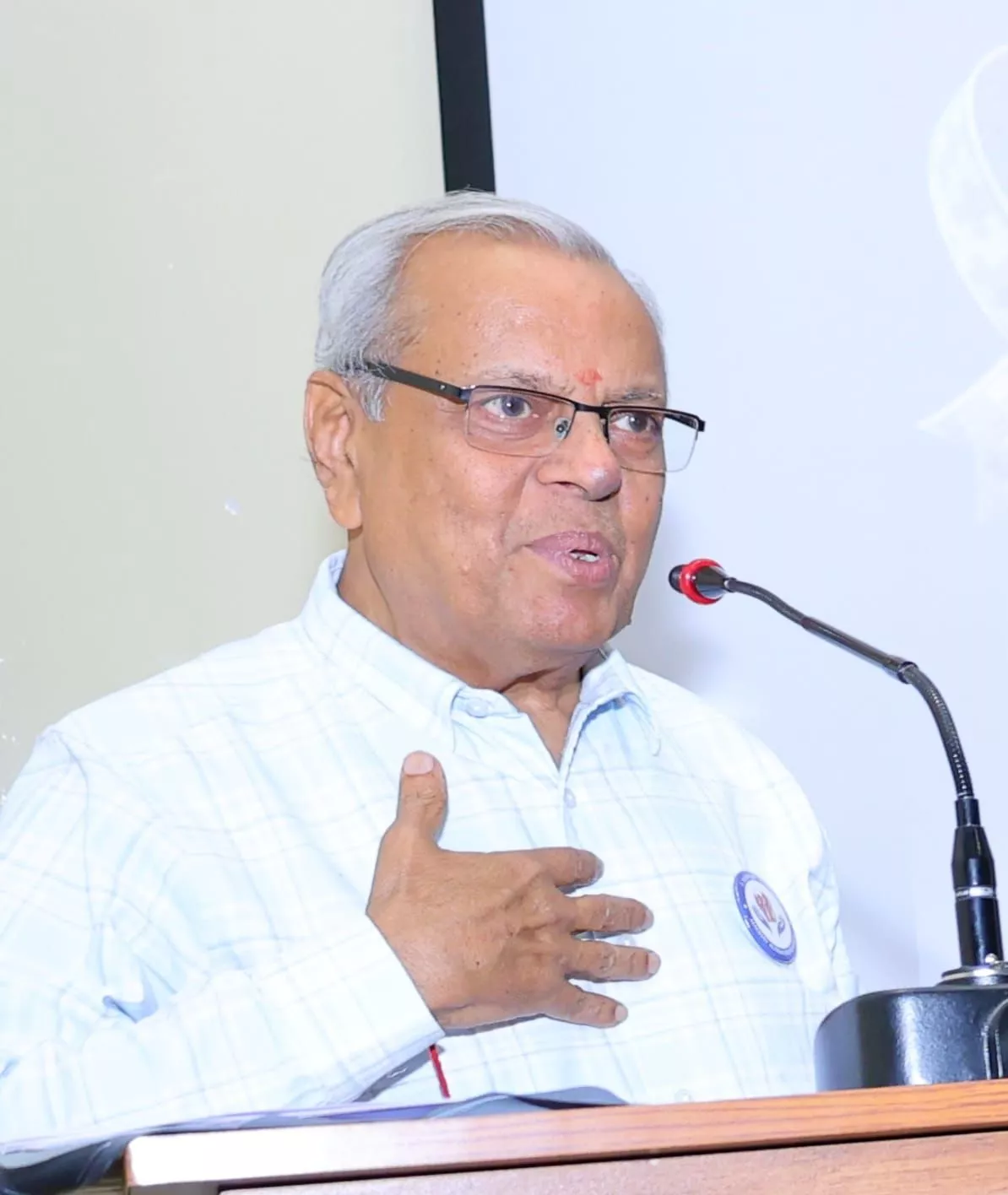 अतिथियों और छात्रों के साथ ऑटिज्म जागरूकता कार्यक्रम