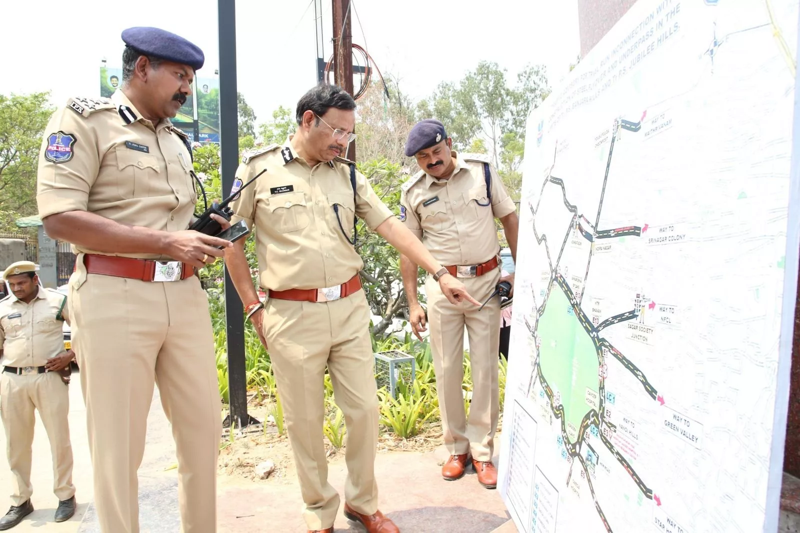 केबीआर पार्क के आसपास वन-वे ट्रायल रन का दृश्य