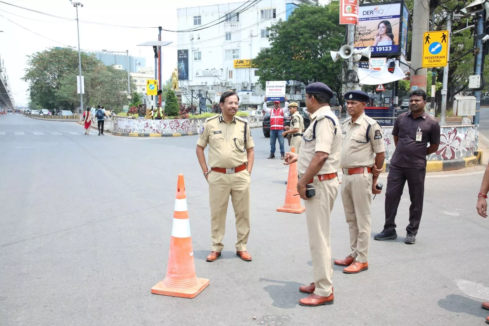 केबीआर पार्क के आसपास वन-वे ट्रायल रन का दृश्य