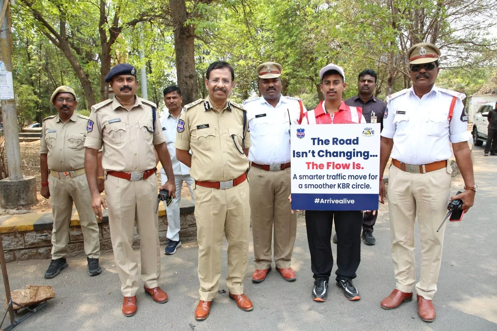 केबीआर पार्क के आसपास वन-वे ट्रायल रन का दृश्य