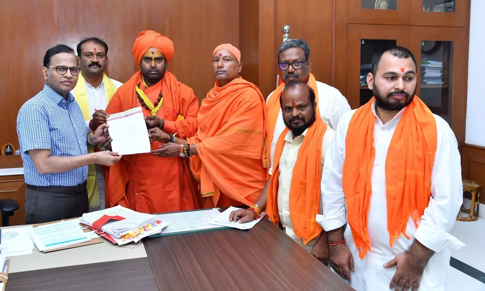 वीएचपी प्रतिनिधिमंडल ने मुख्य सचिव को ज्ञापन सौंपा