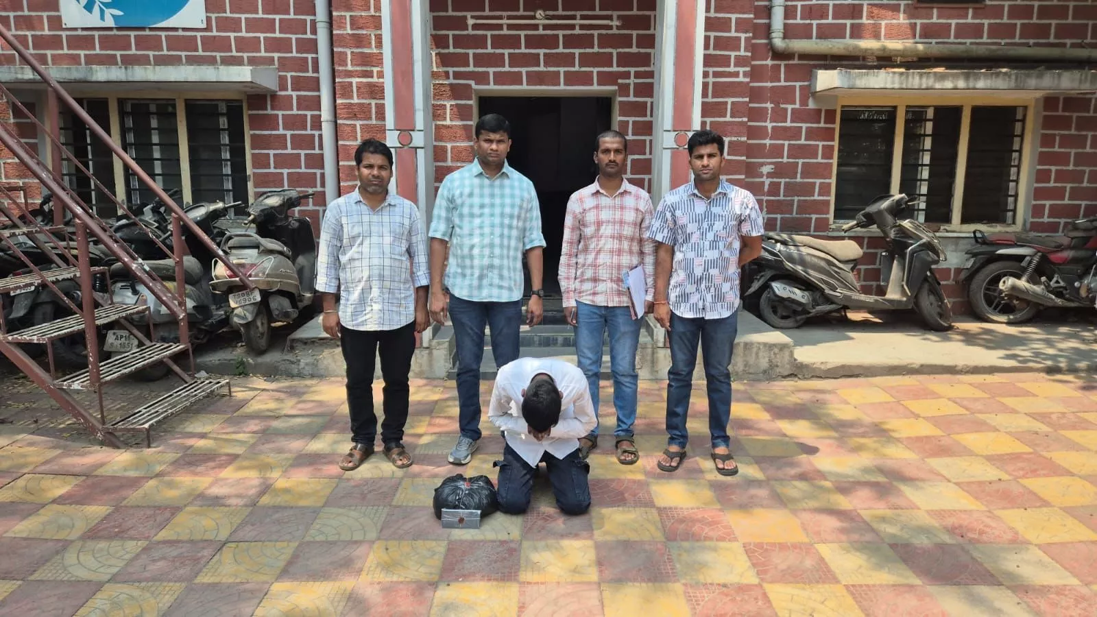 पुलिस द्वारा गांजा जब्ती और आरोपी गिरफ्तारी