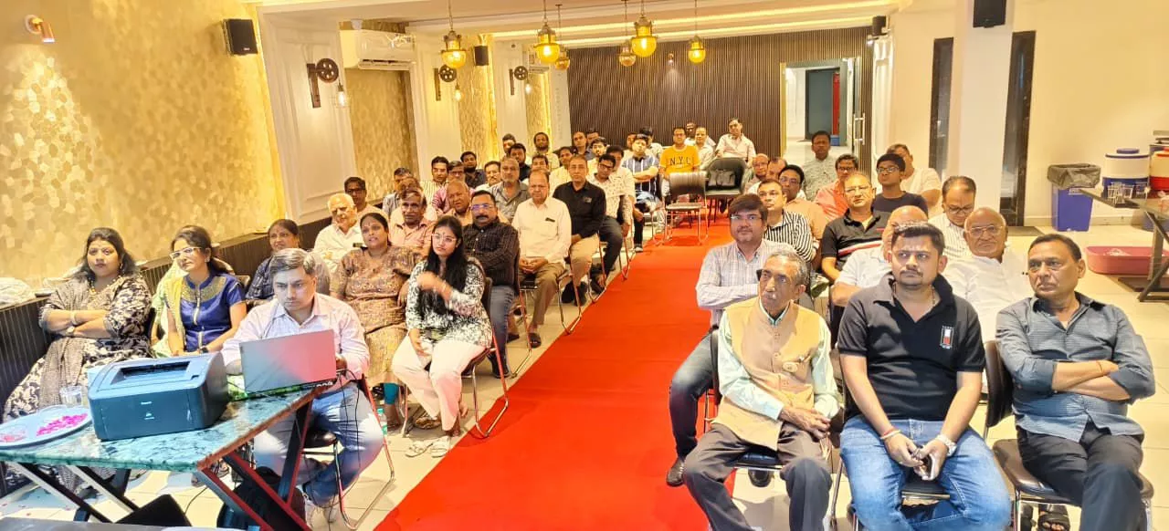 अग्रवाल समाज पश्चिम जोन की बैठक में उपस्थित सदस्य