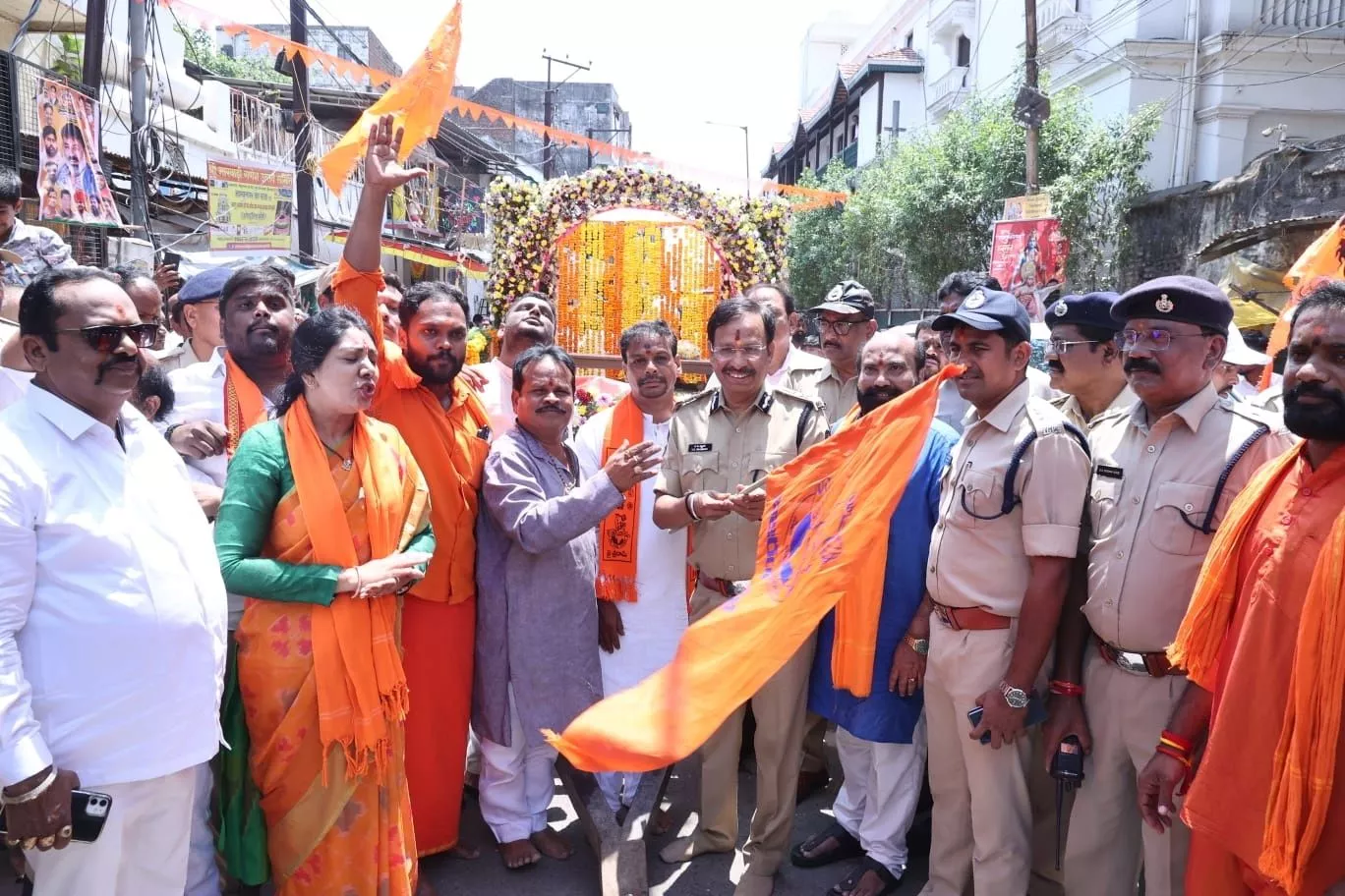 हनुमान जन्मोत्सव पर निकली भव्य बाइक रैली का दृश्य