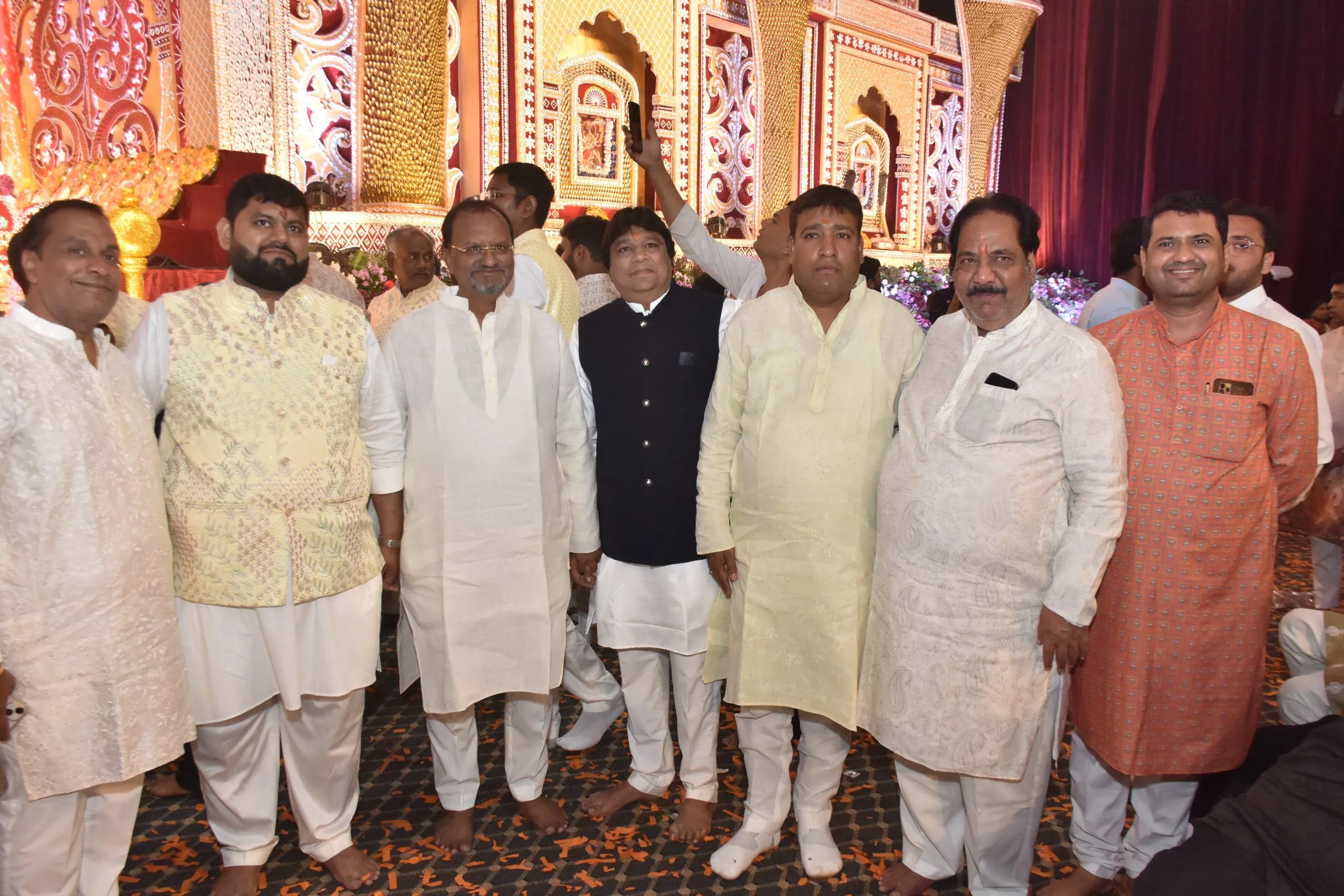 हनुमान जन्मोत्सव के जागरण में भजनों की प्रस्तुति