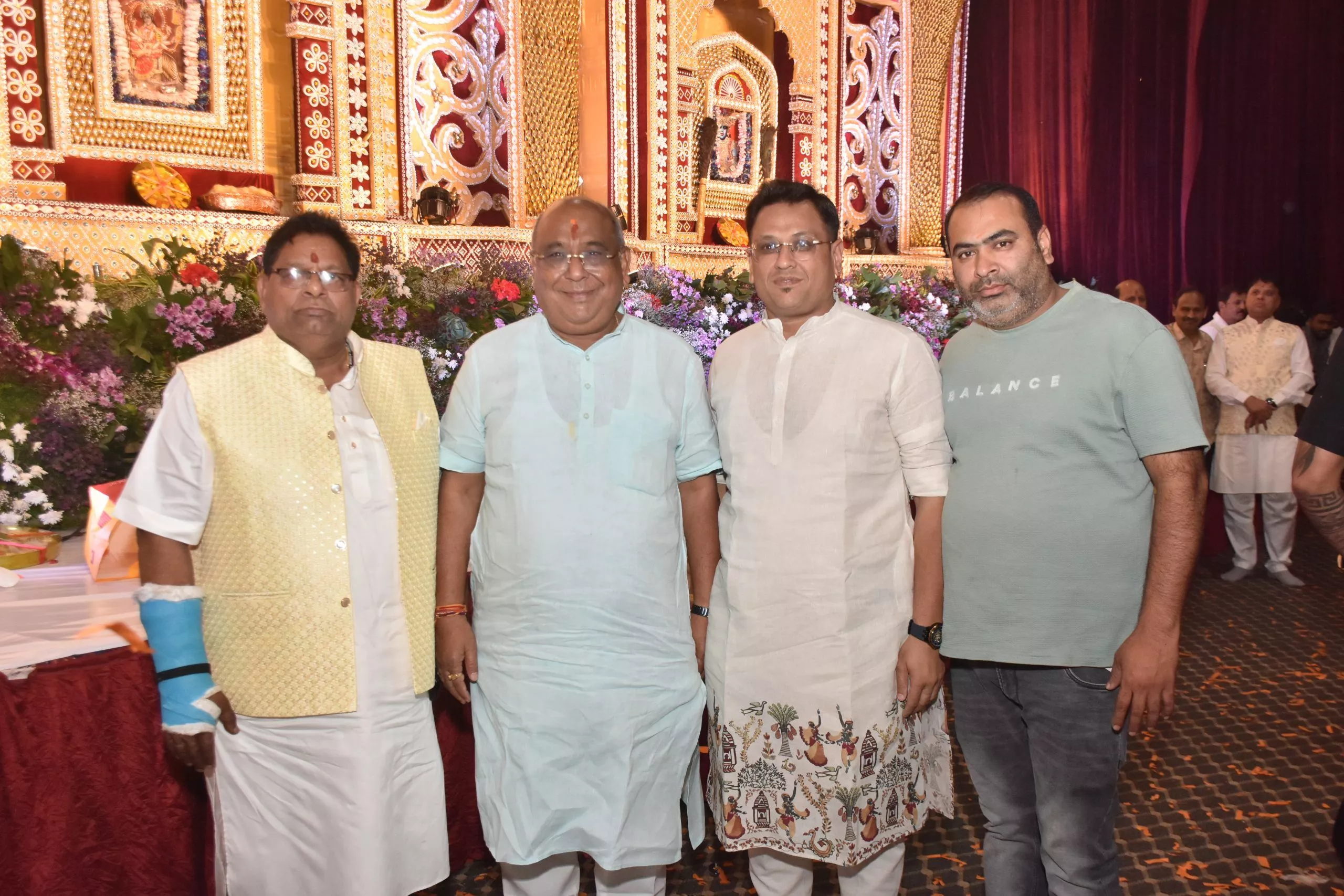 हनुमान जन्मोत्सव के जागरण में भजनों की प्रस्तुति