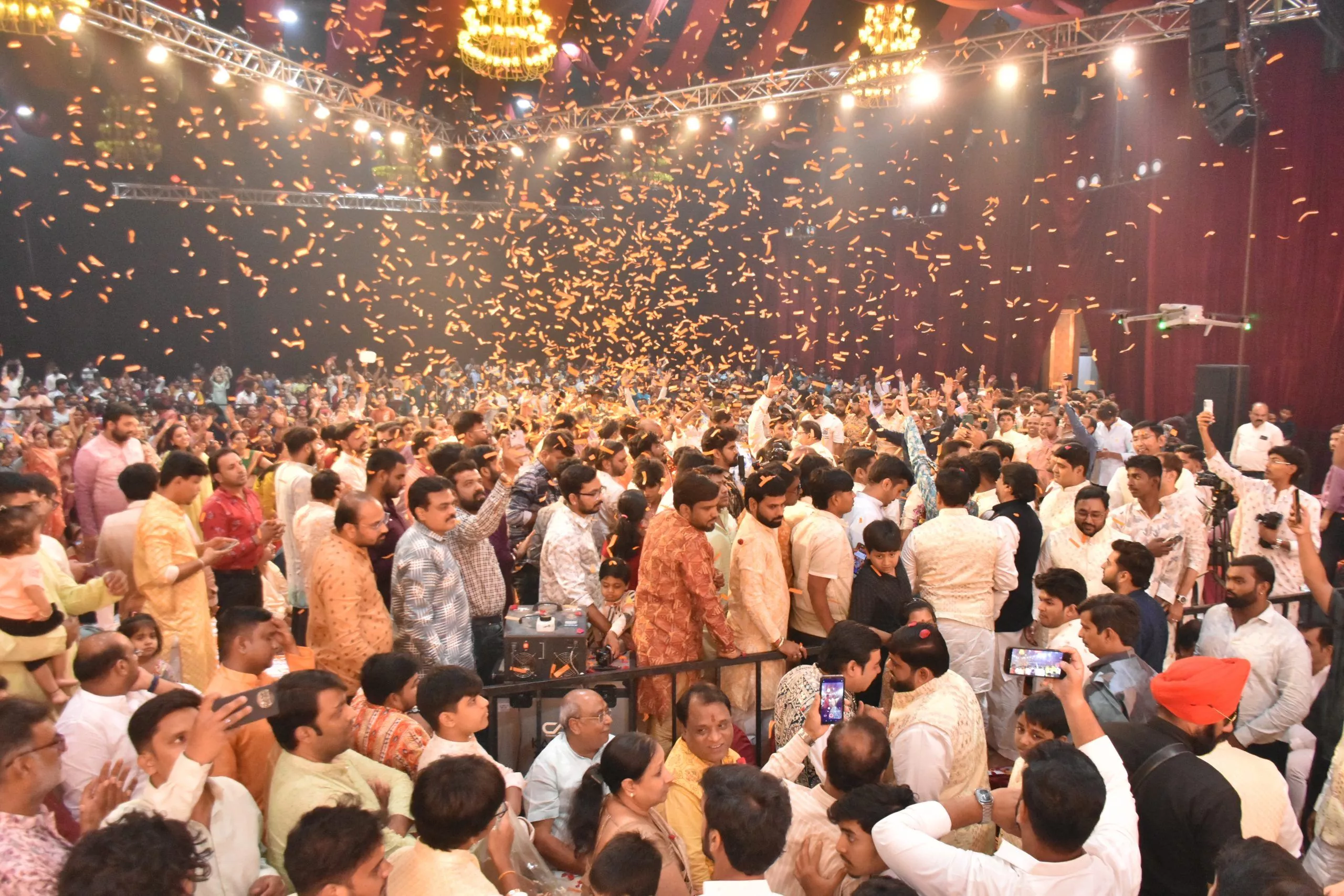 हनुमान जन्मोत्सव के जागरण में भजनों की प्रस्तुति