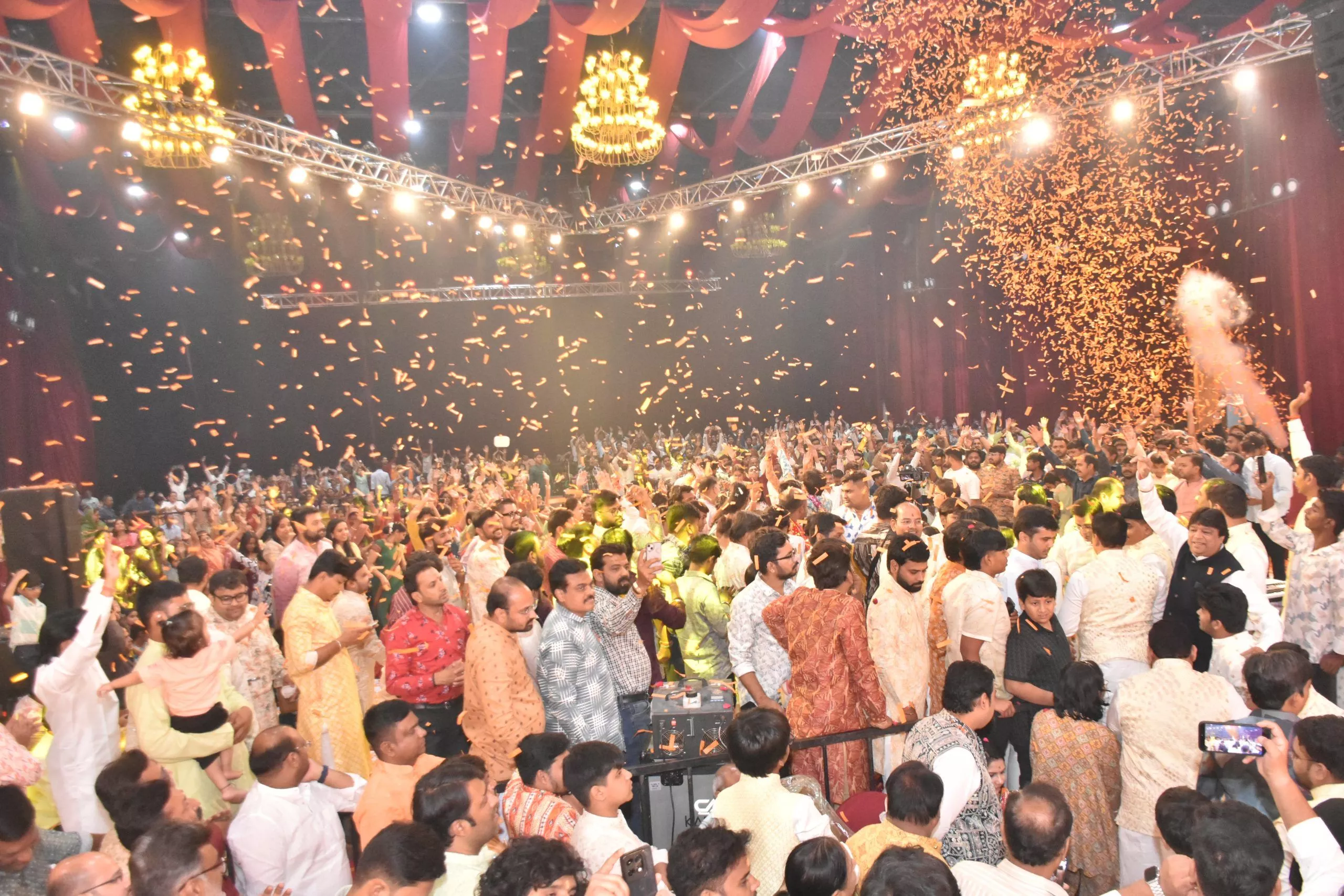 हनुमान जन्मोत्सव के जागरण में भजनों की प्रस्तुति