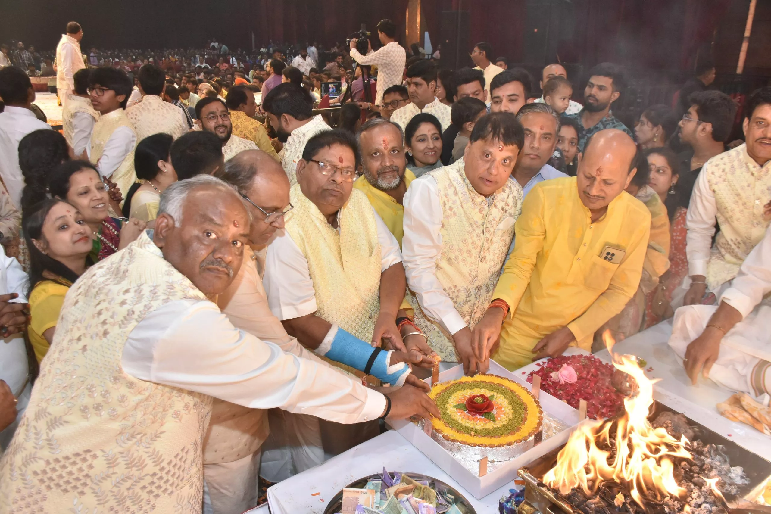 हनुमान जन्मोत्सव के जागरण में भजनों की प्रस्तुति