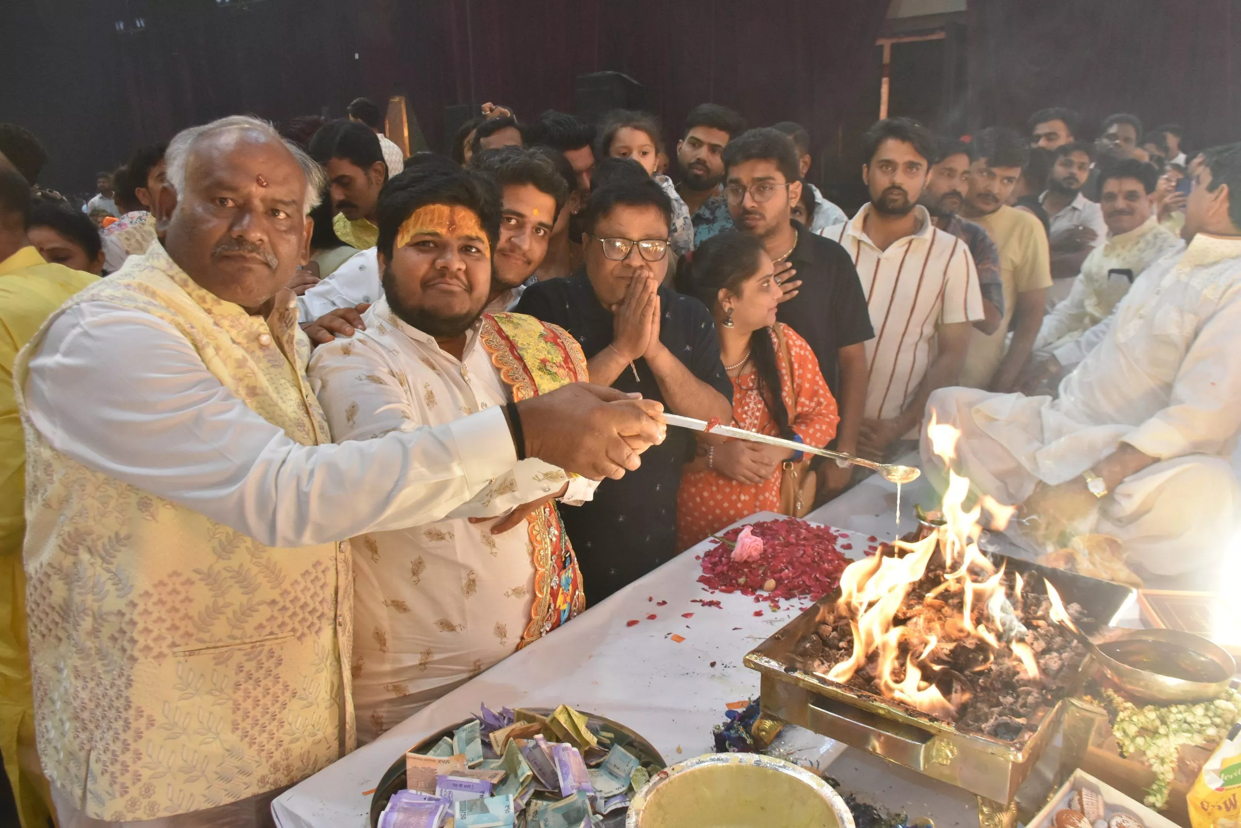 हनुमान जन्मोत्सव के जागरण में भजनों की प्रस्तुति