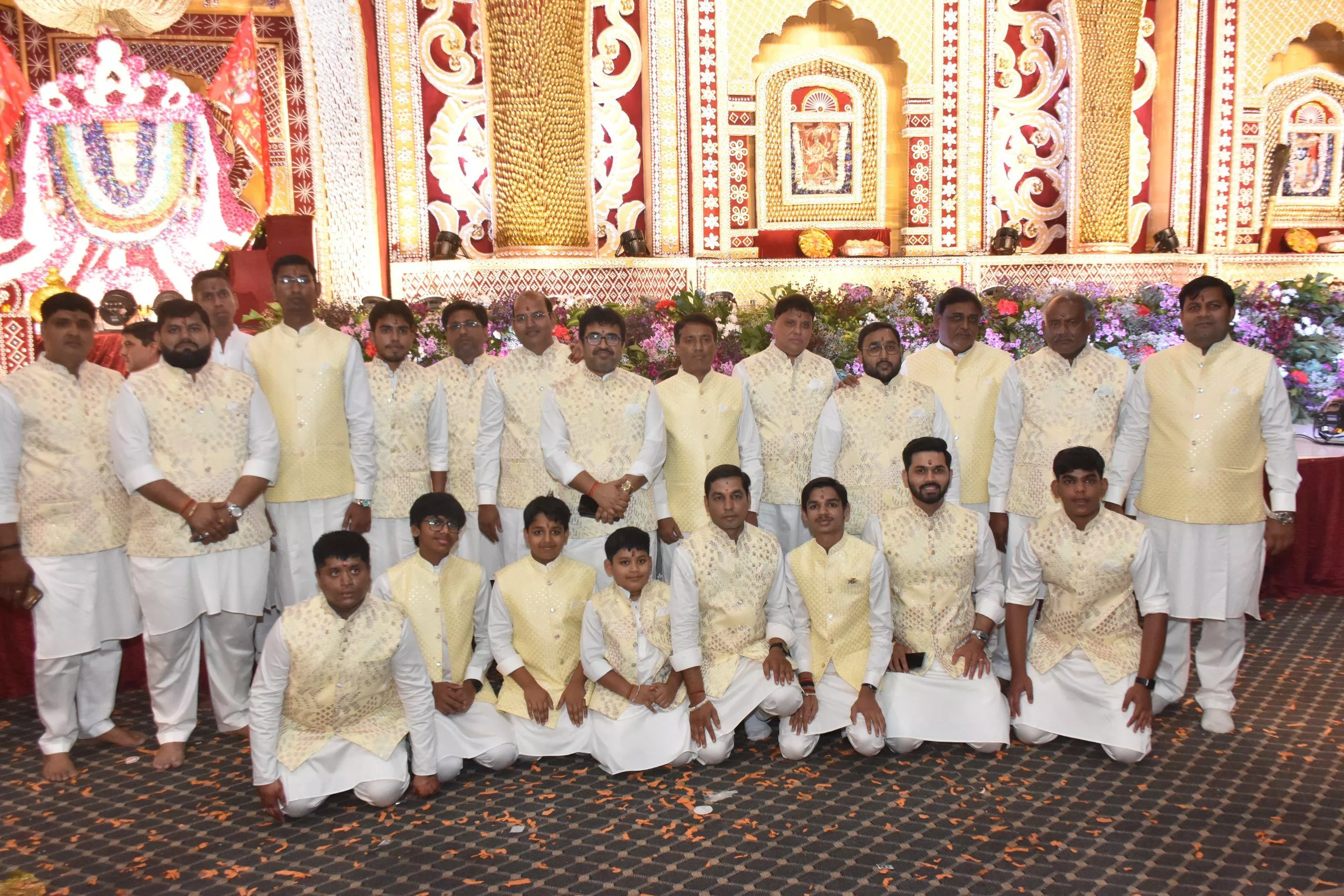 हनुमान जन्मोत्सव के जागरण में भजनों की प्रस्तुति