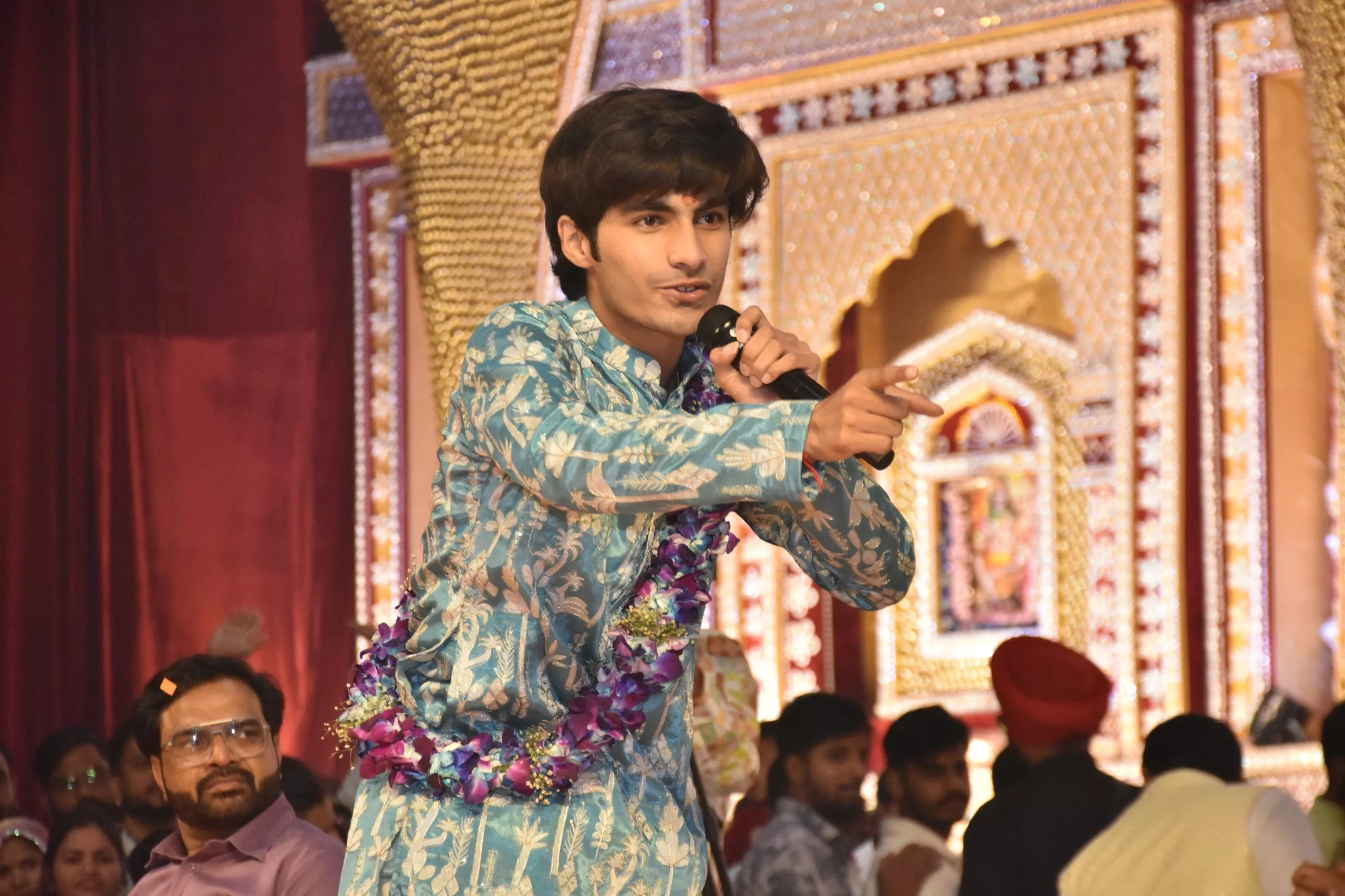 हनुमान जन्मोत्सव के जागरण में भजनों की प्रस्तुति